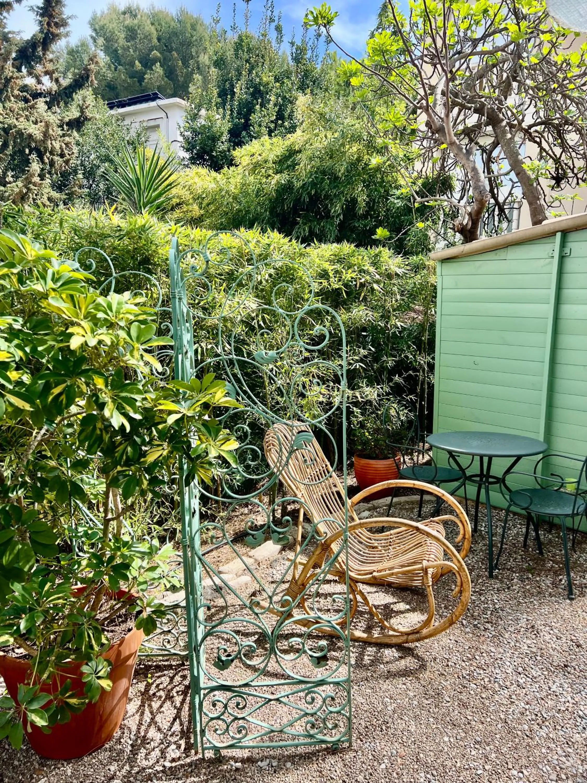 Garden view in Hotel Le Ponteil
