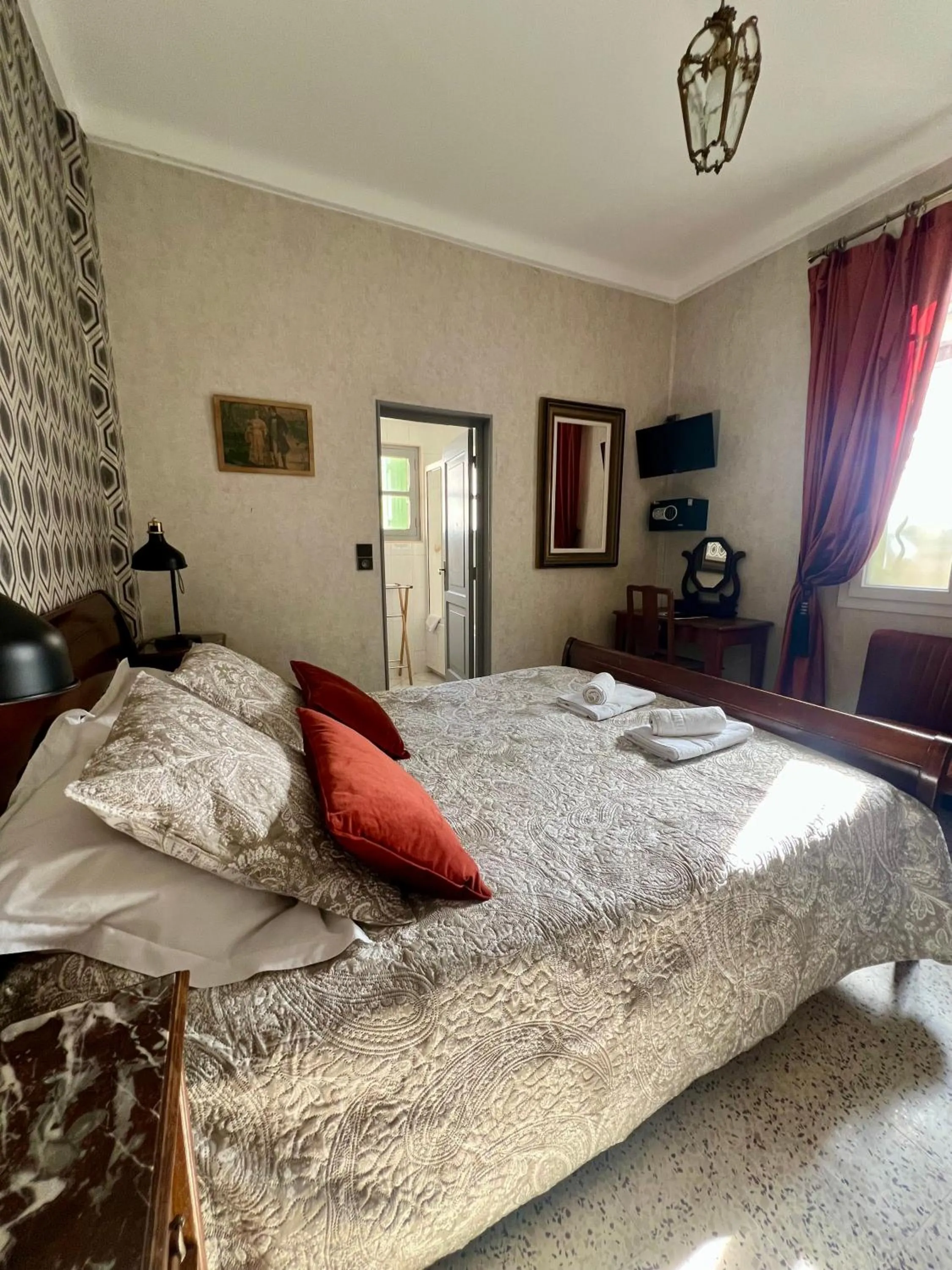 Photo of the whole room, Bed in Hotel Le Ponteil