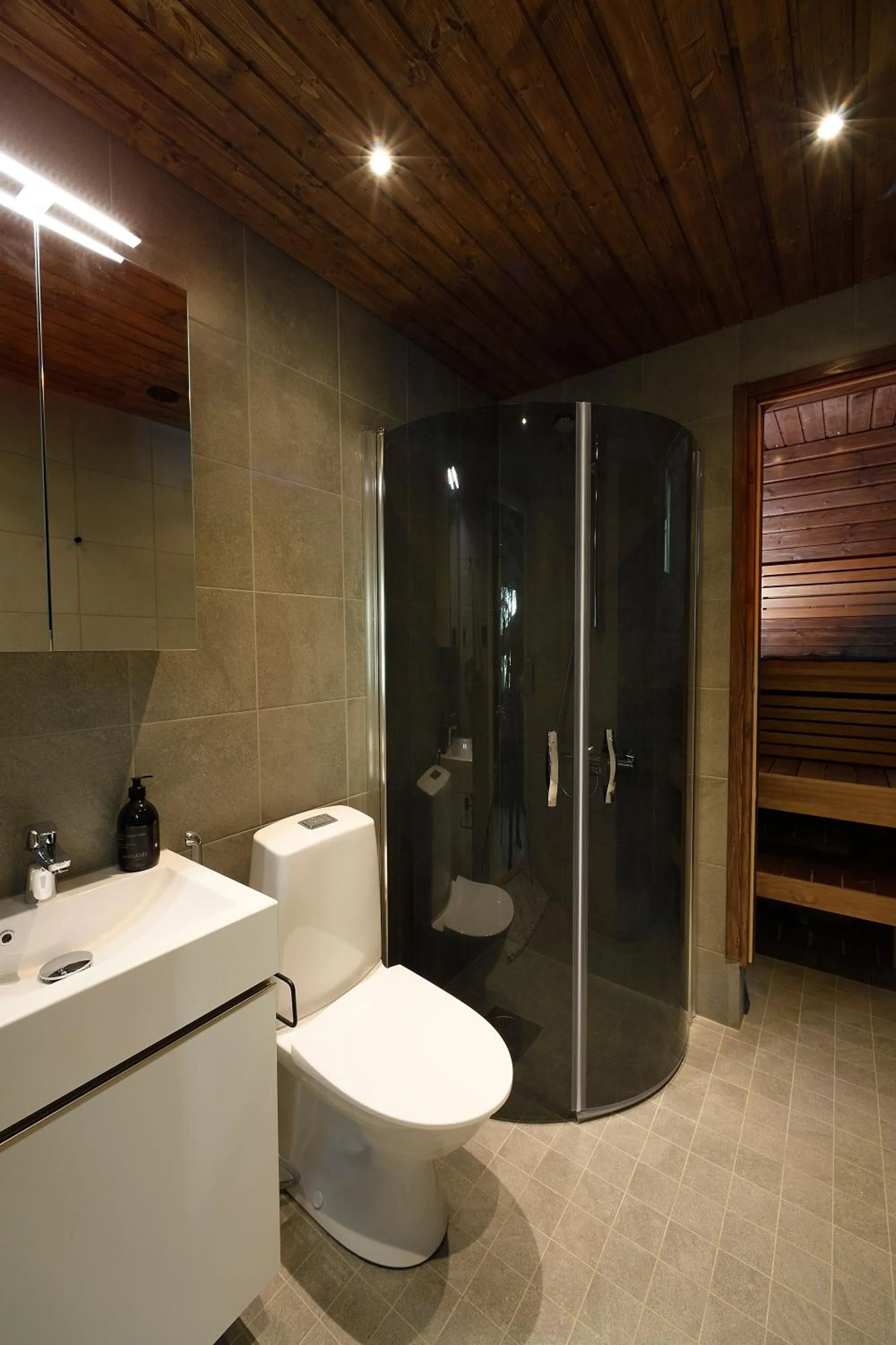 Shower in Top Star Saariselkä - Arctic Glass Cubes