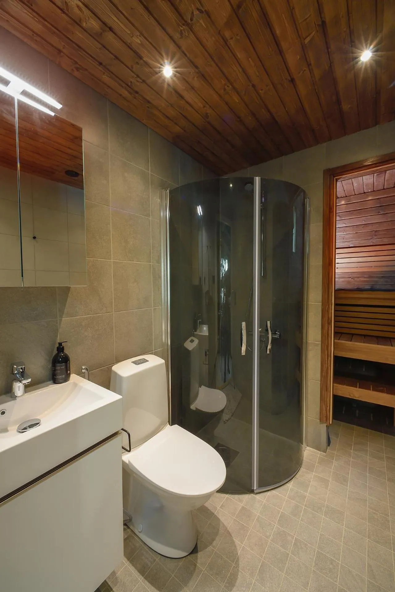 Shower in Top Star Saariselkä - Arctic Glass Cubes