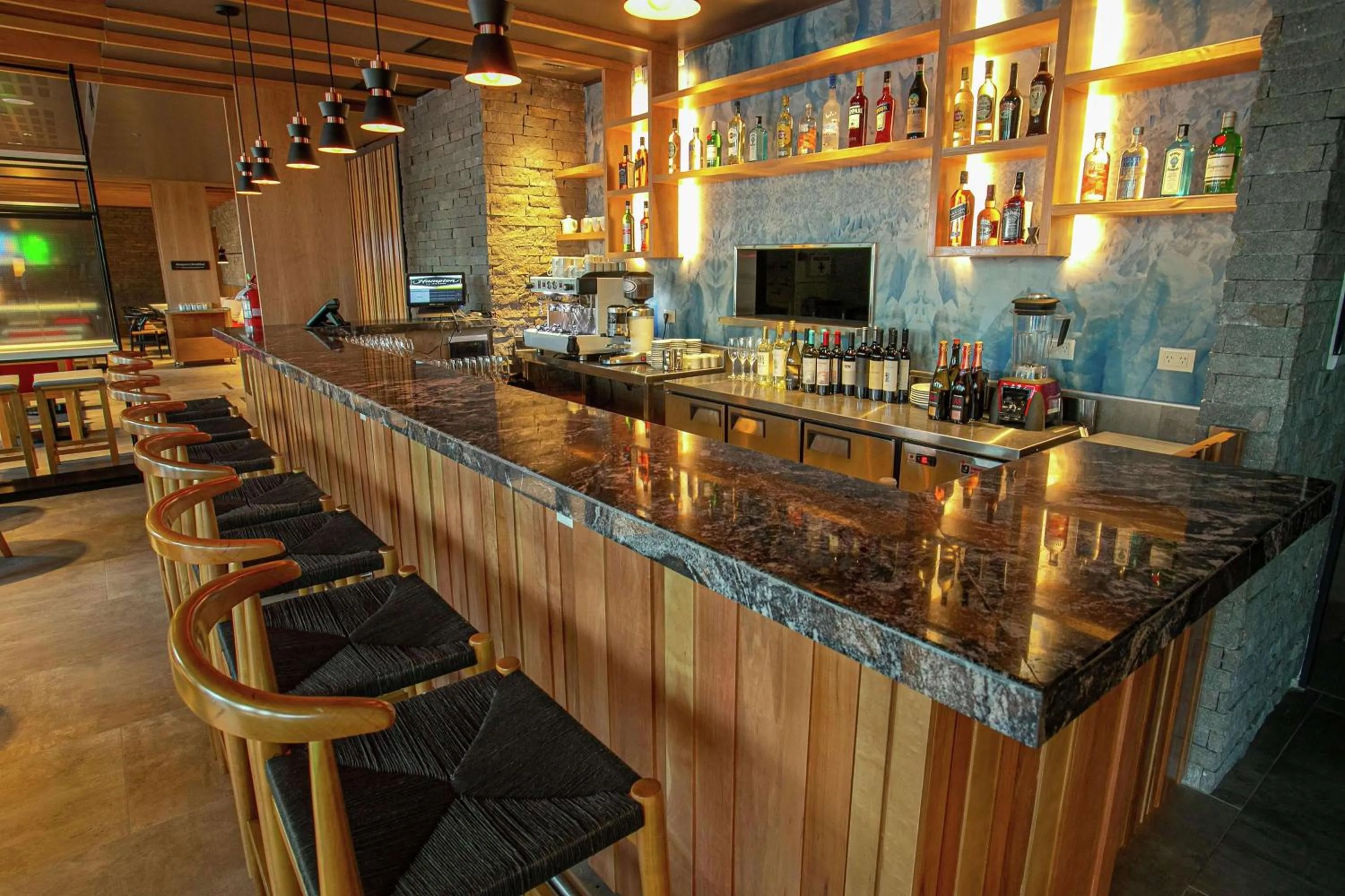 Lounge or bar in Hampton By Hilton Bariloche