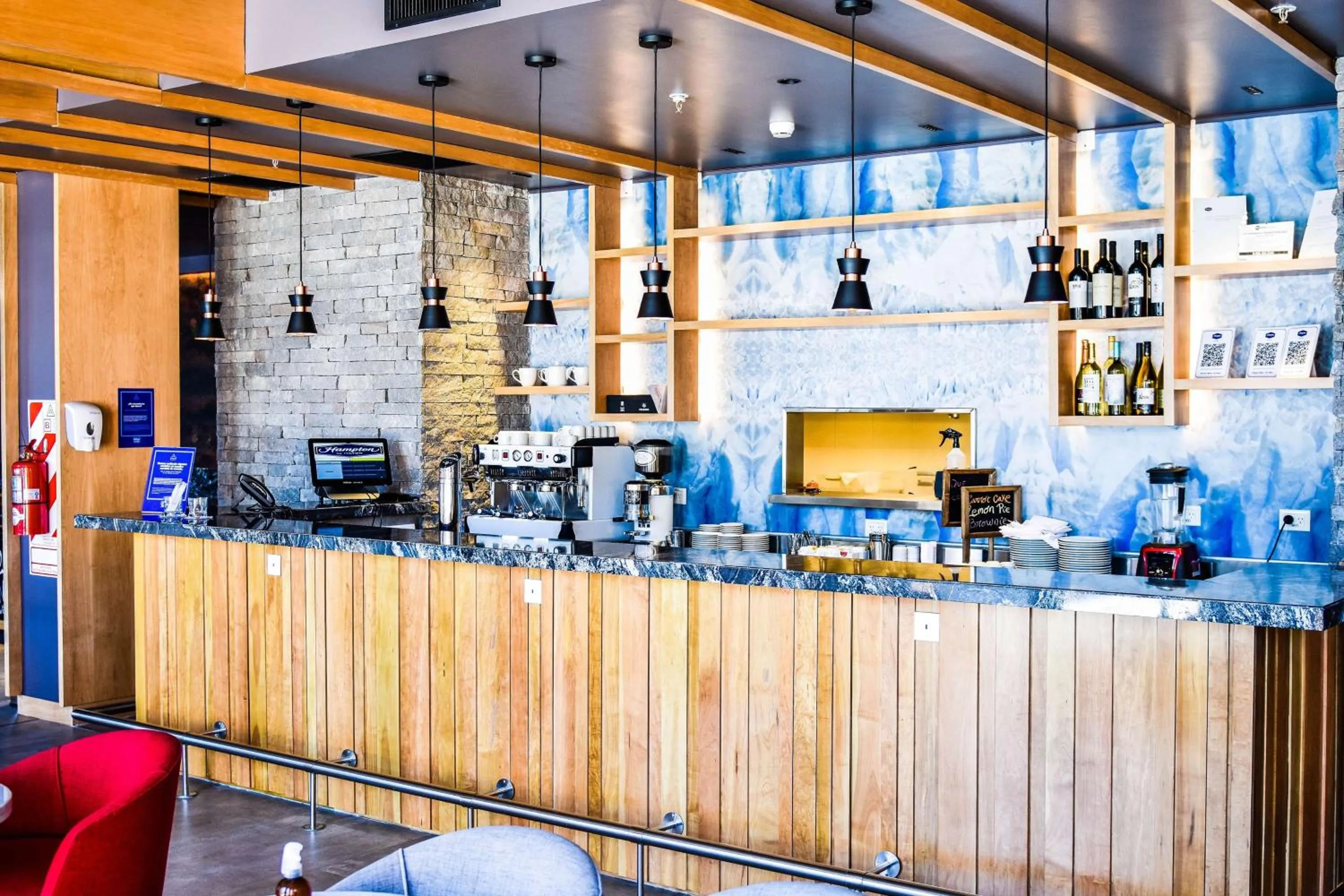 Lounge or bar in Hampton By Hilton Bariloche