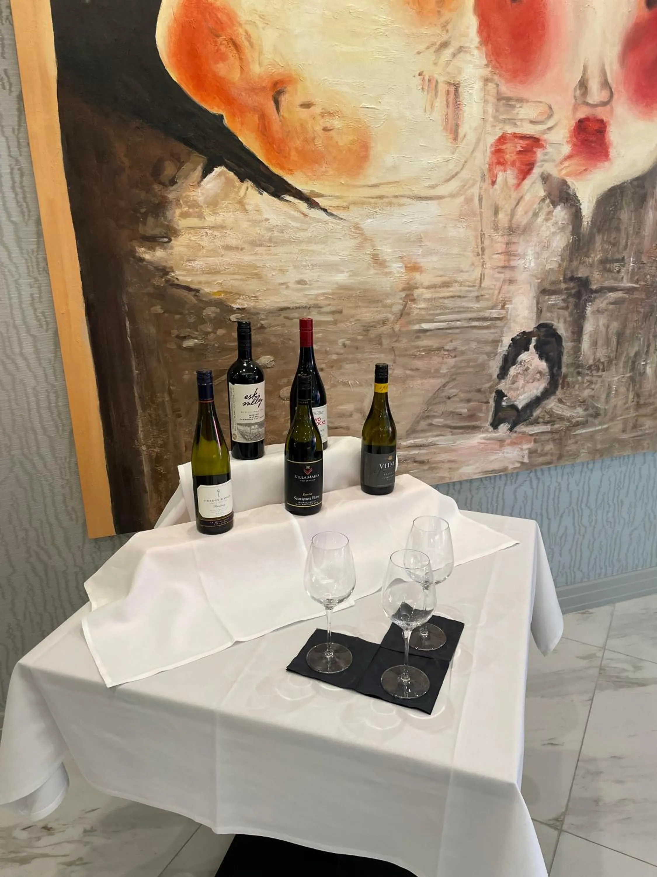 Drinks in Swiss-Belhotel Napier