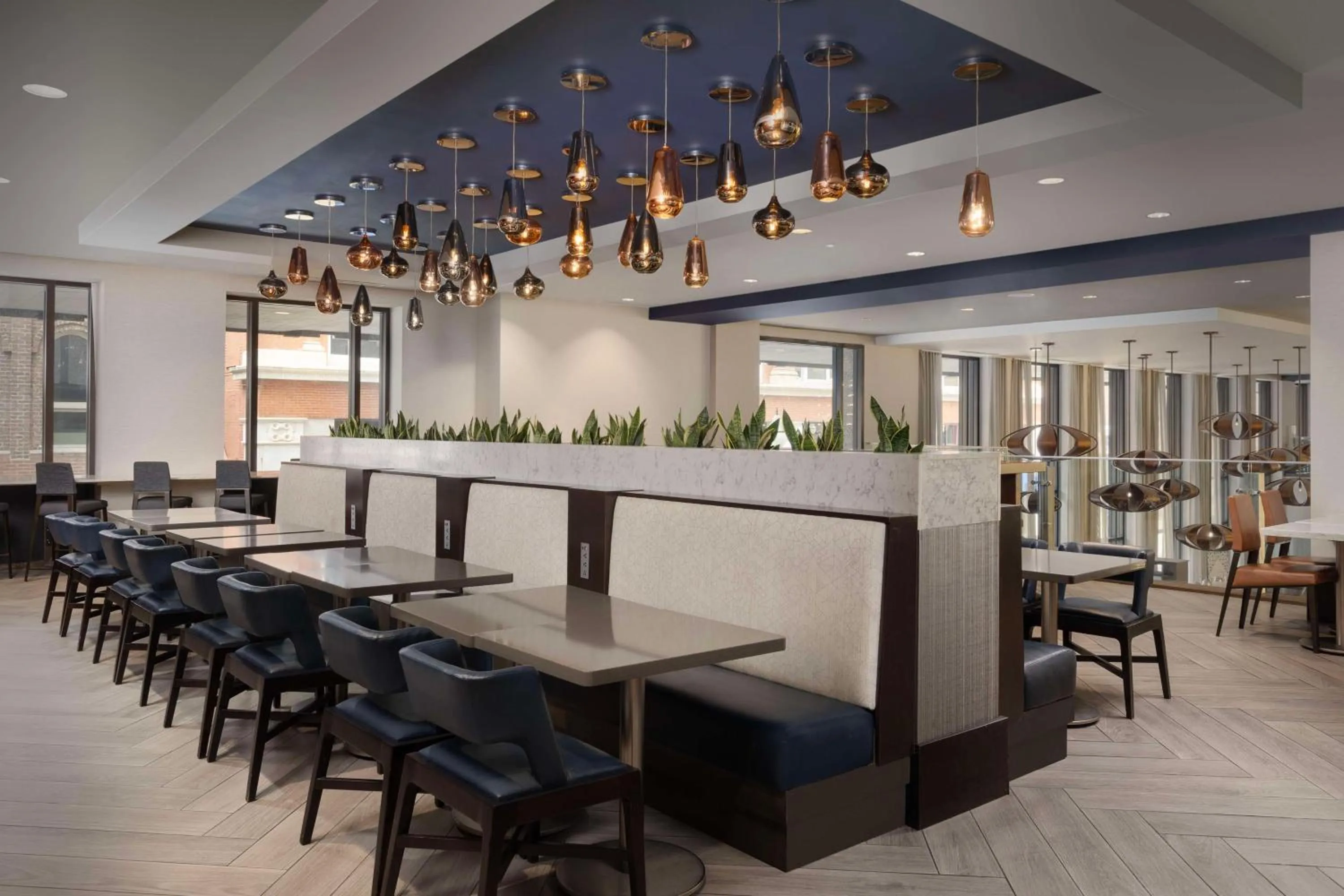 Restaurant/places to eat in Embassy Suites By Hilton Knoxville Downtown