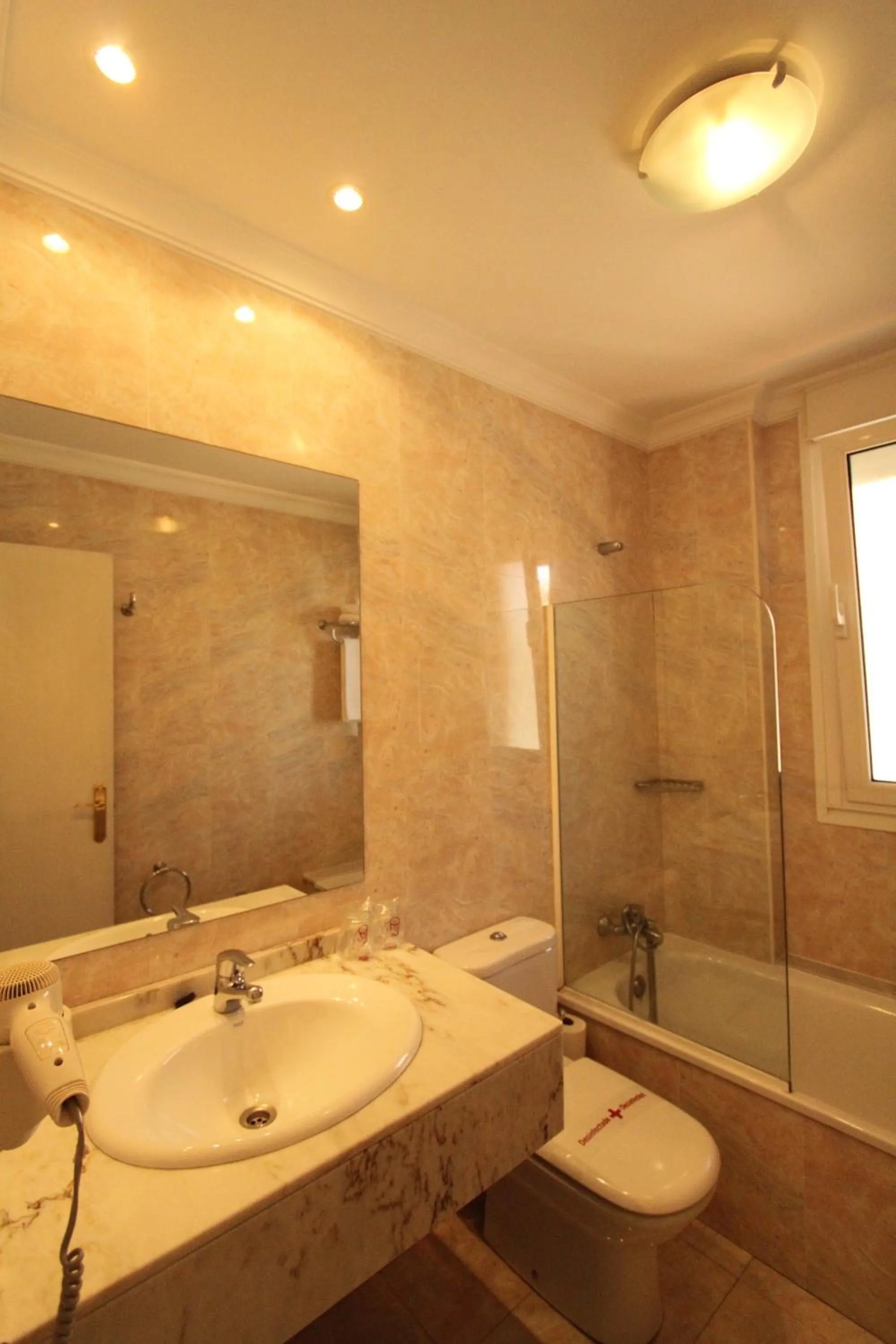 Bathroom in Hotel Verdemar