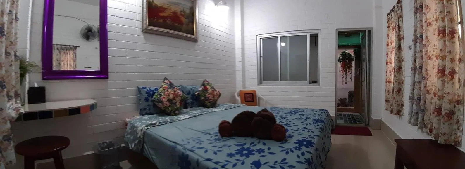 Bed in Banthorphan Resort