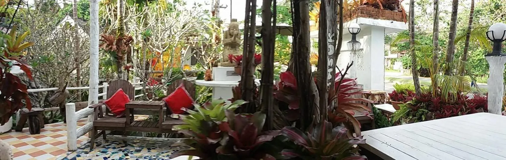 Restaurant/places to eat in Banthorphan Resort