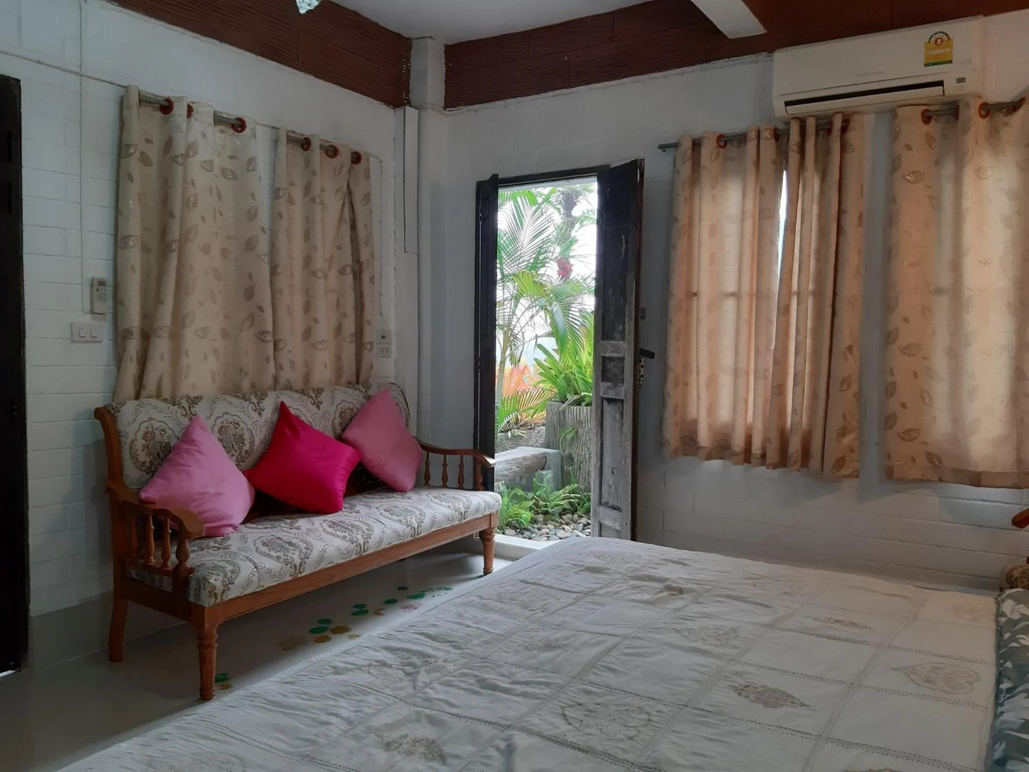 Bed in Banthorphan Resort