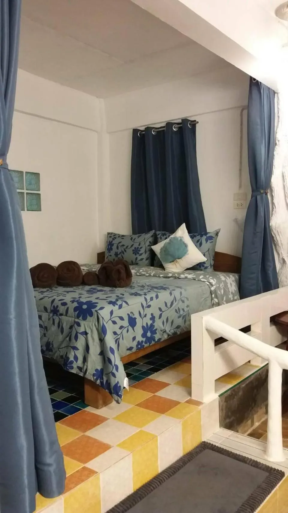 Bed in Banthorphan Resort