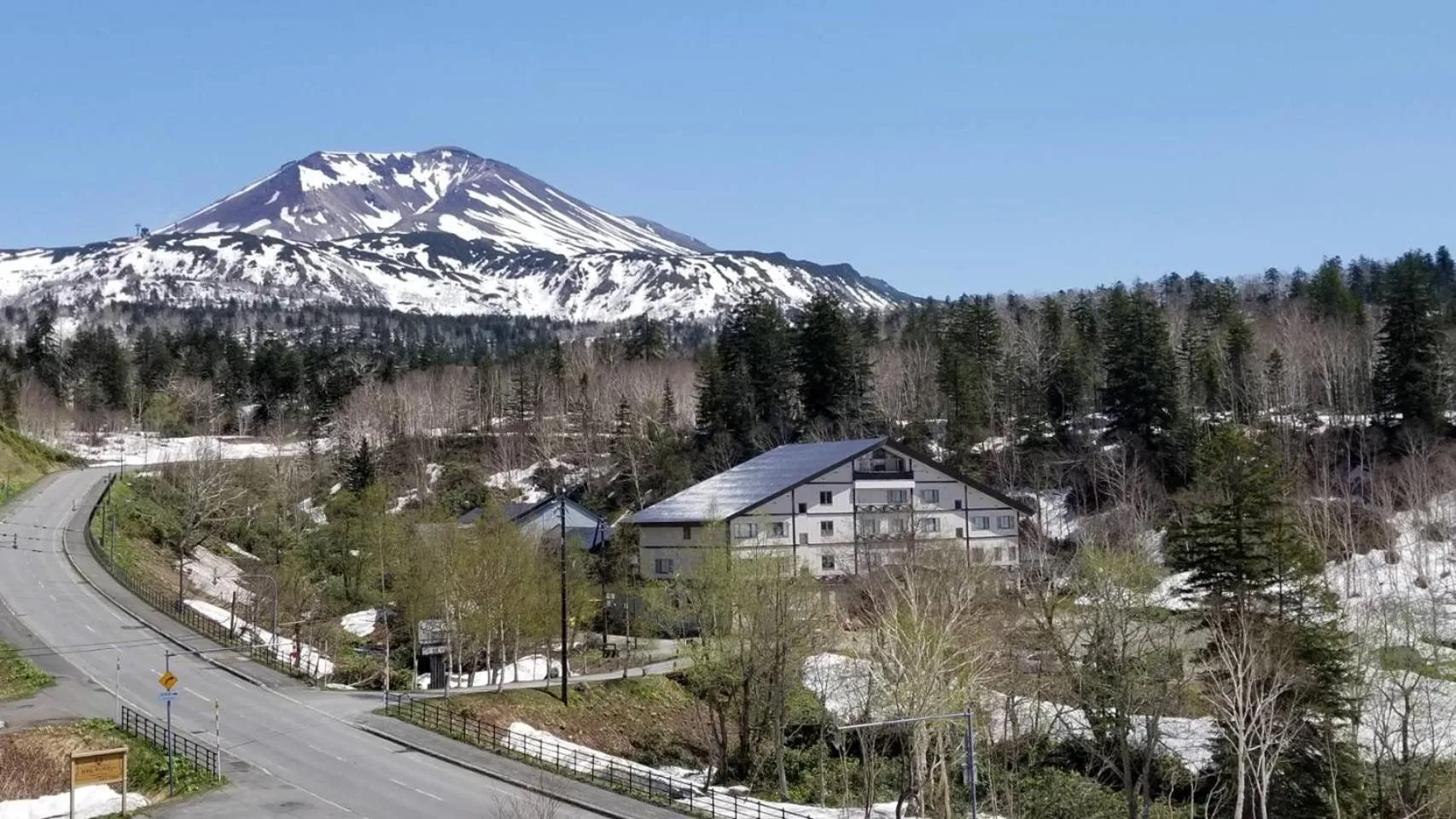 Mountain view in K's House Hokkaido - Asahidake Onsen Hostel