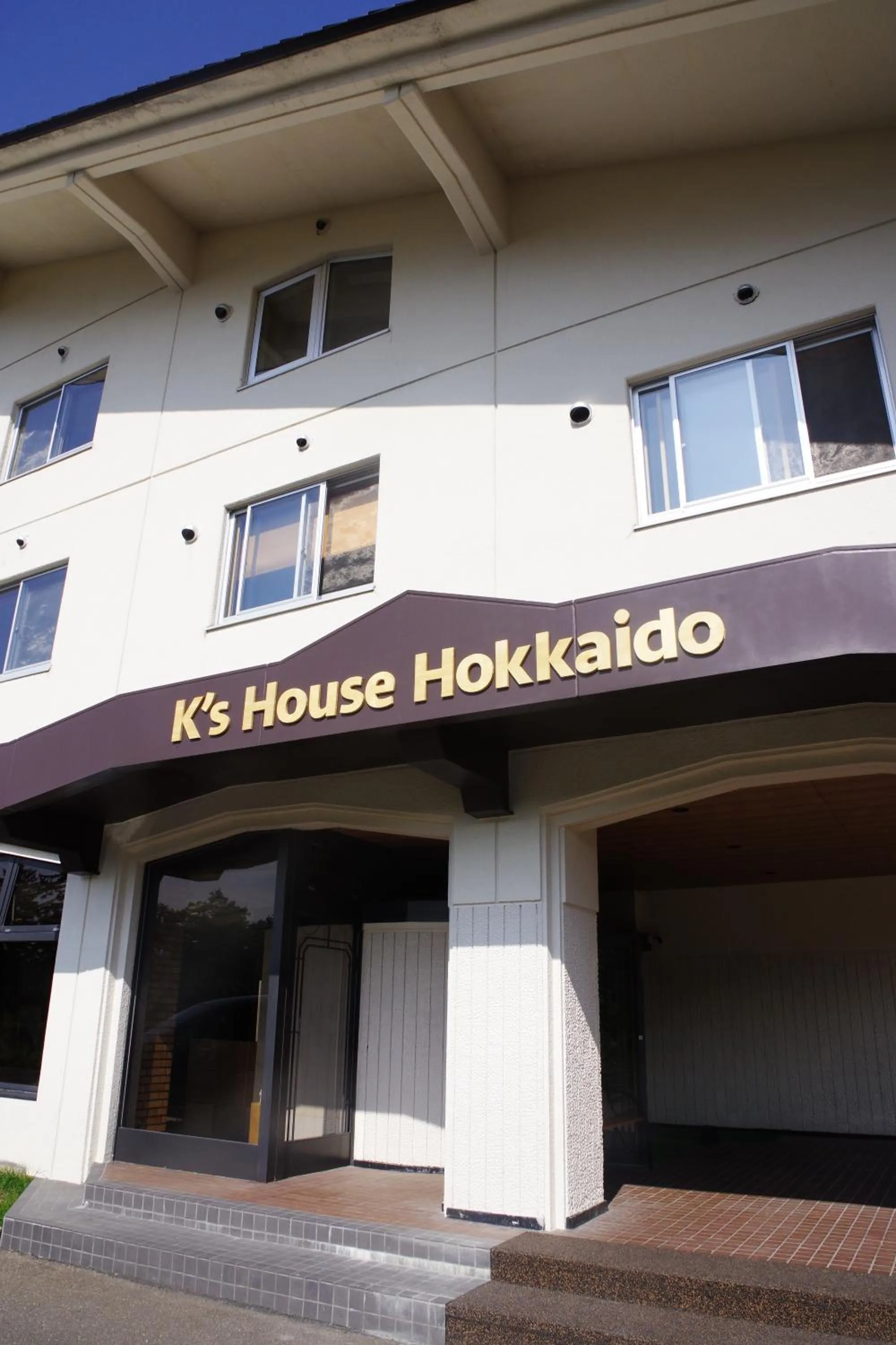 Facade/entrance in K's House Hokkaido - Asahidake Onsen Hostel
