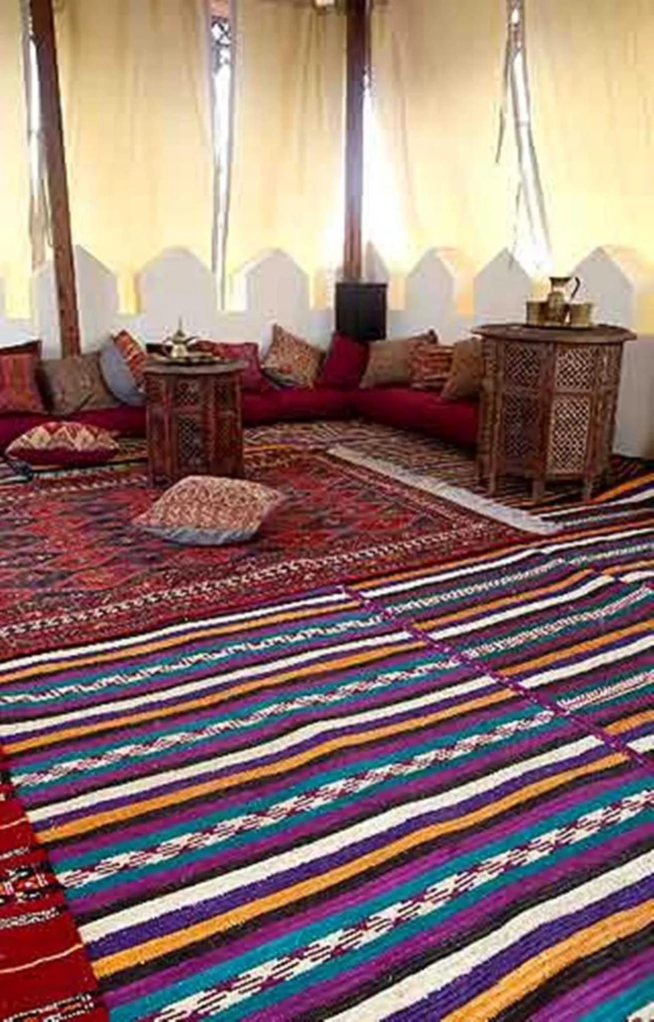 Seating area, Bed in Kholle House