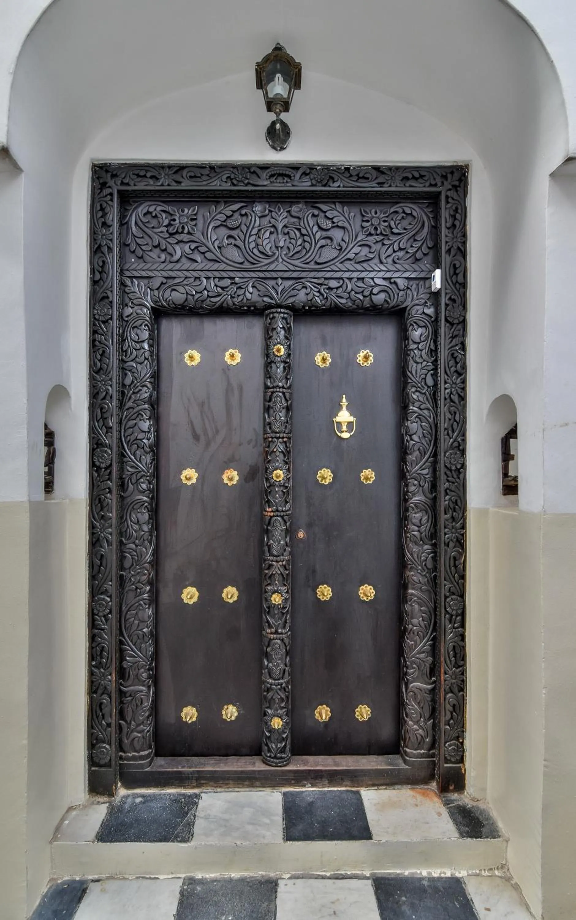 Facade/entrance in Kholle House