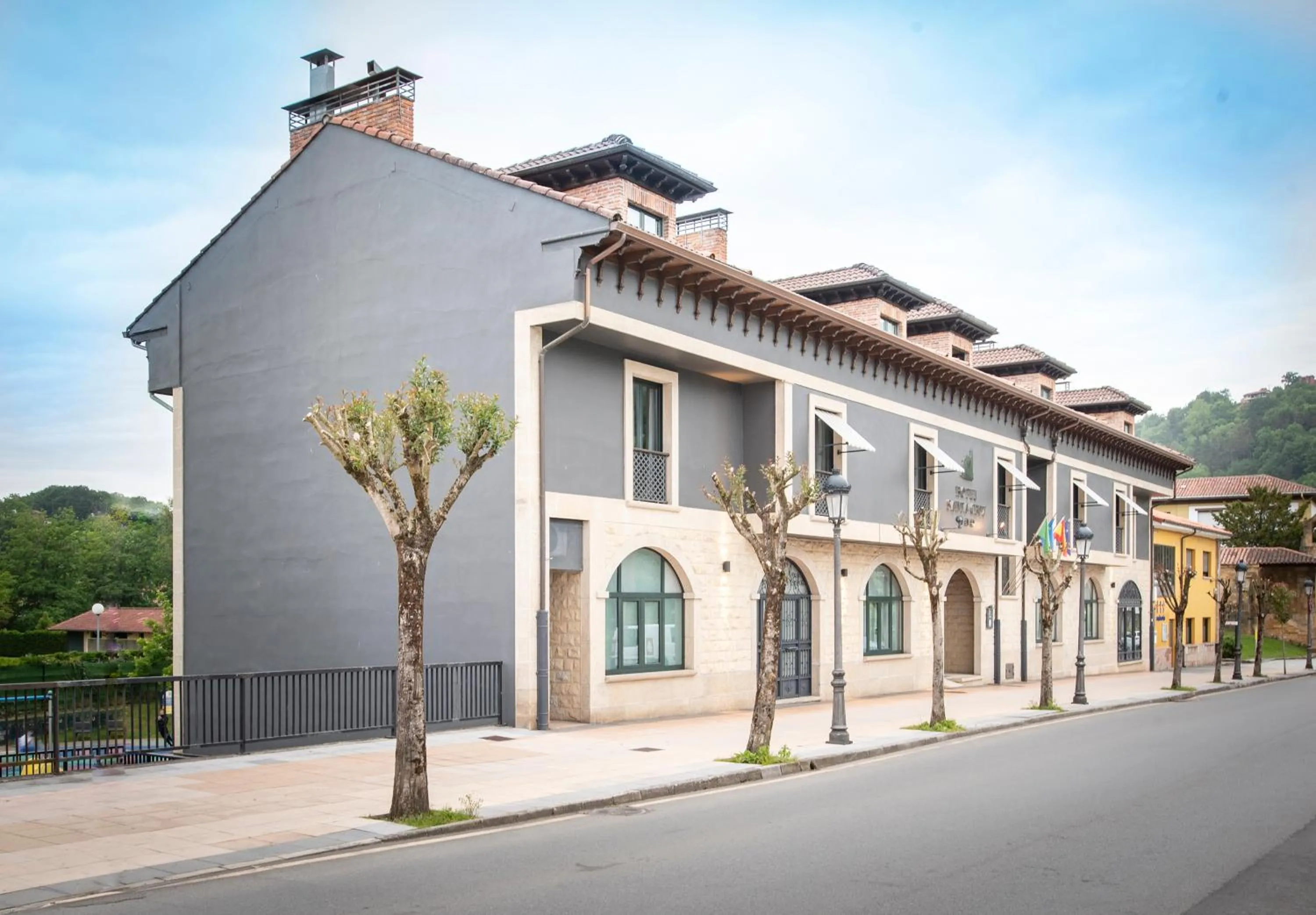 Property building in Hotel Santa Cruz