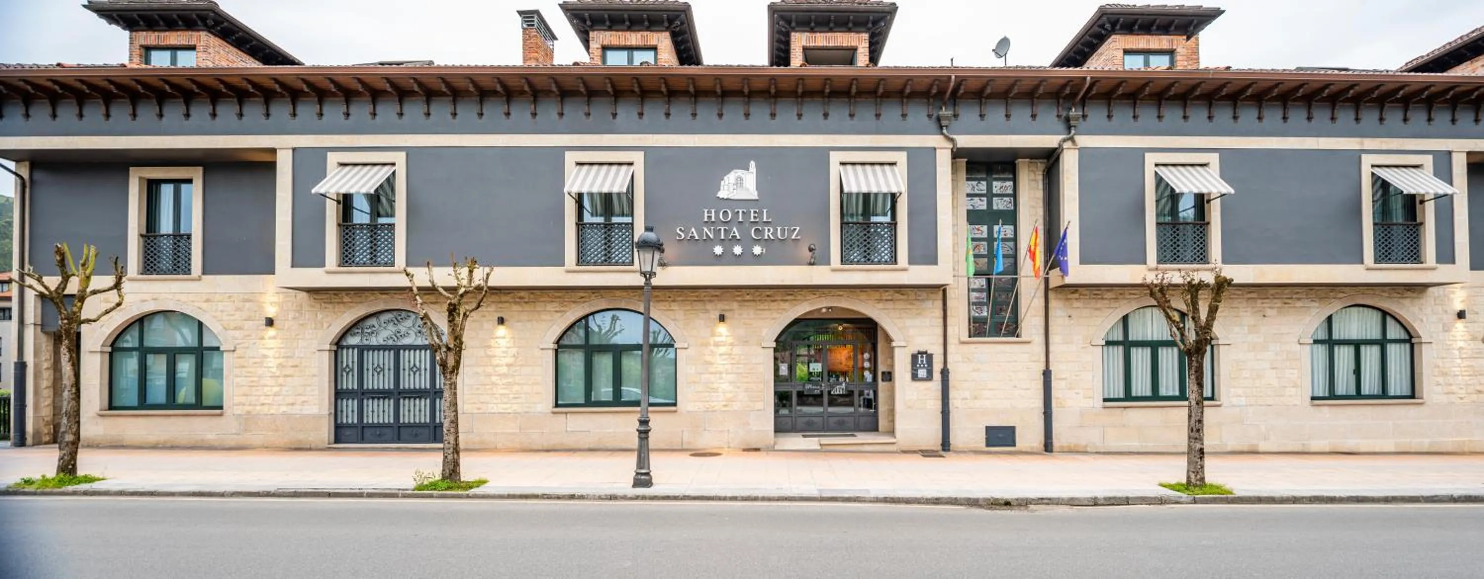 Property building in Hotel Santa Cruz