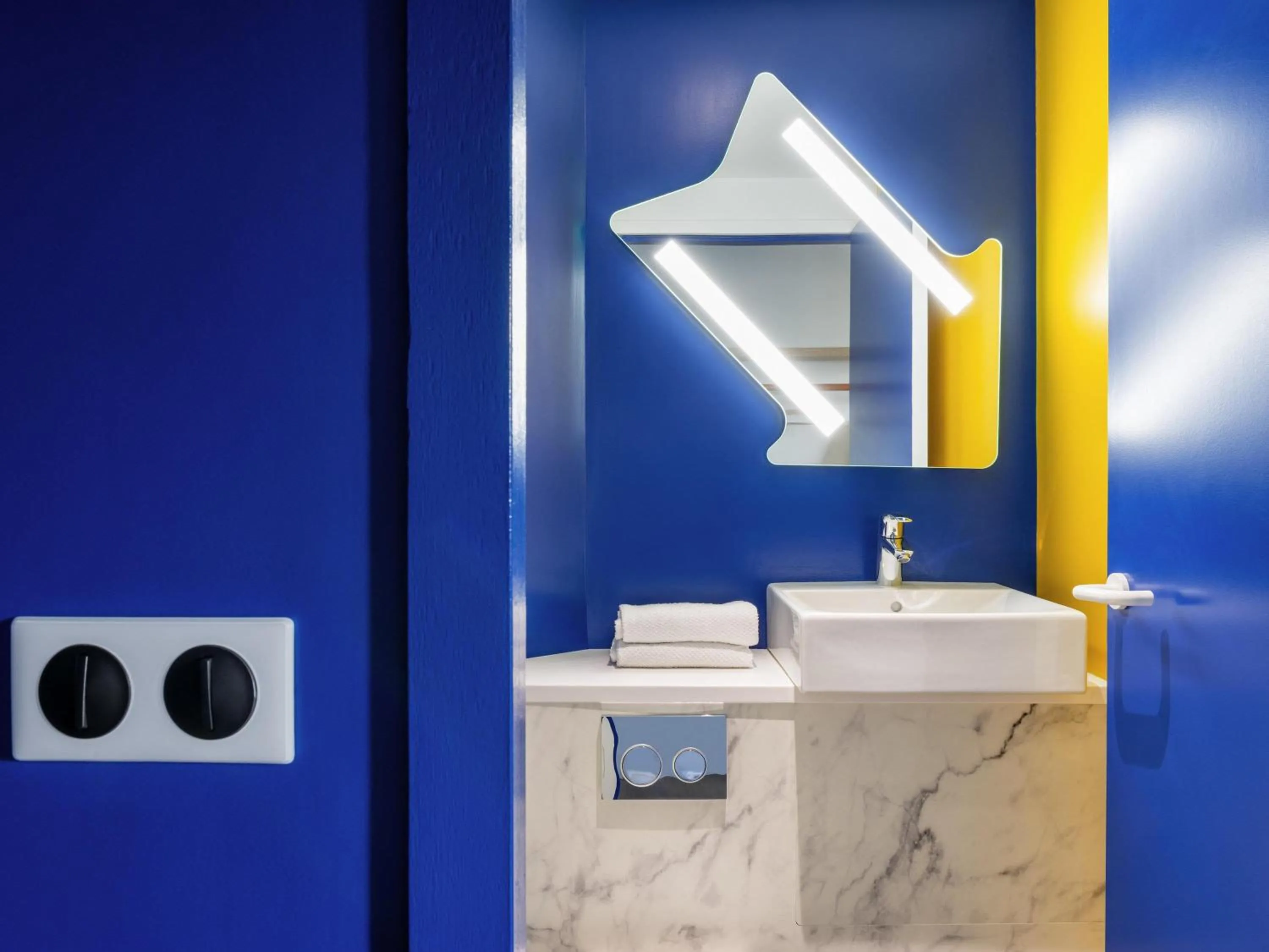 Bedroom in ibis budget Lyon Est Beynost