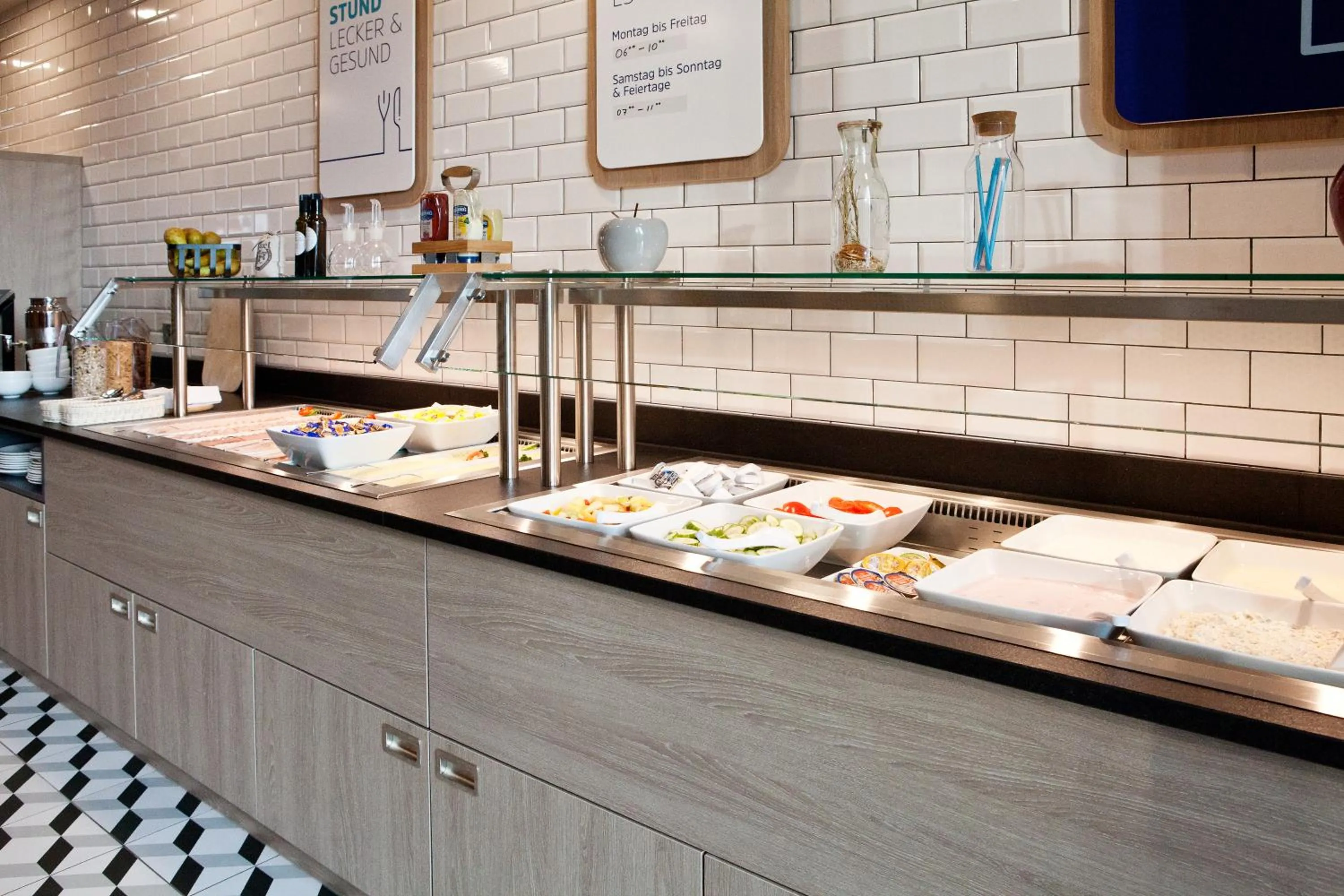 Kitchen or kitchenette in Holiday Inn Express - Saarbrücken by IHG