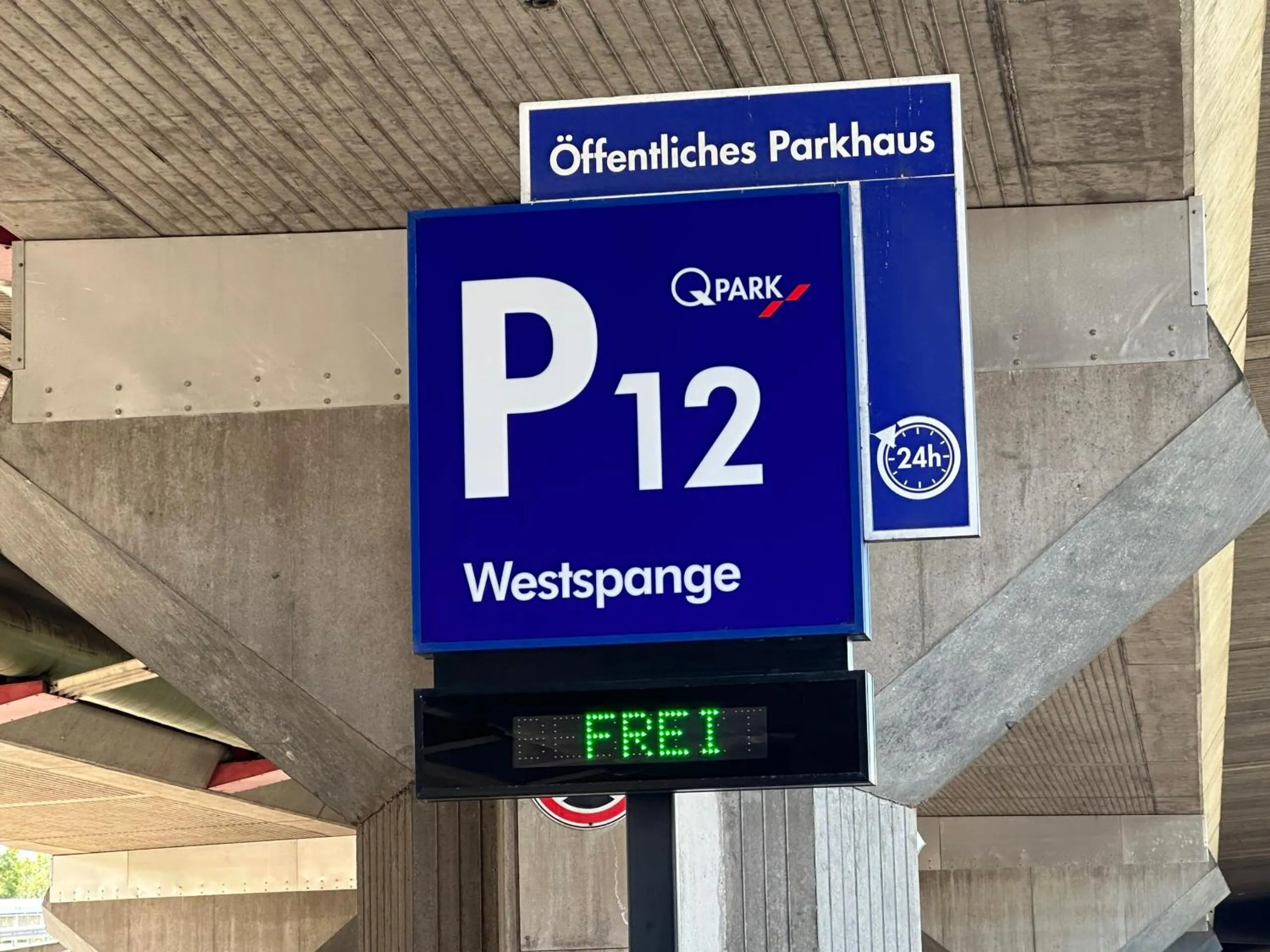 Parking in Holiday Inn Express - Saarbrücken by IHG