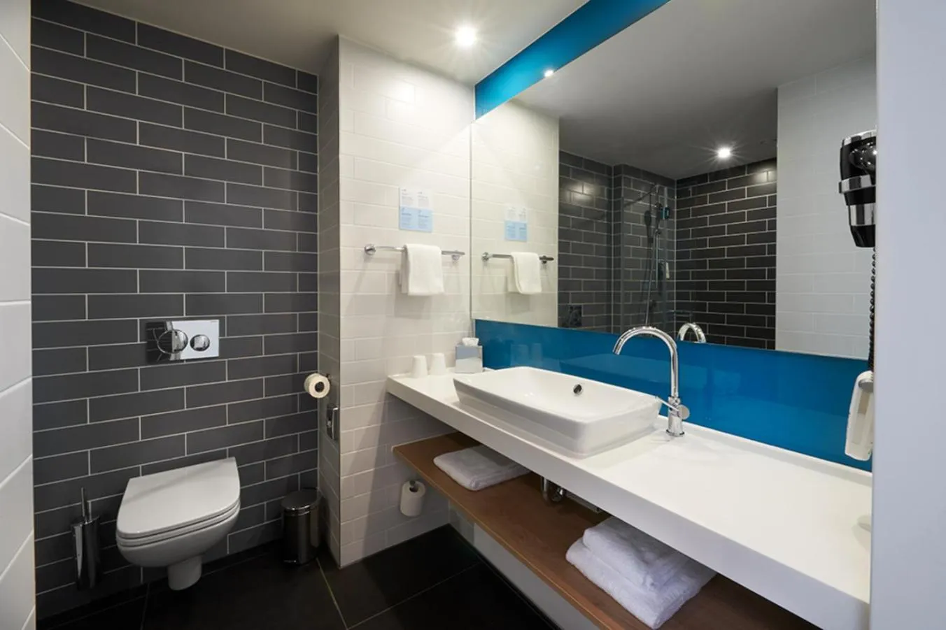 Shower in Holiday Inn Express - Saarbrücken by IHG