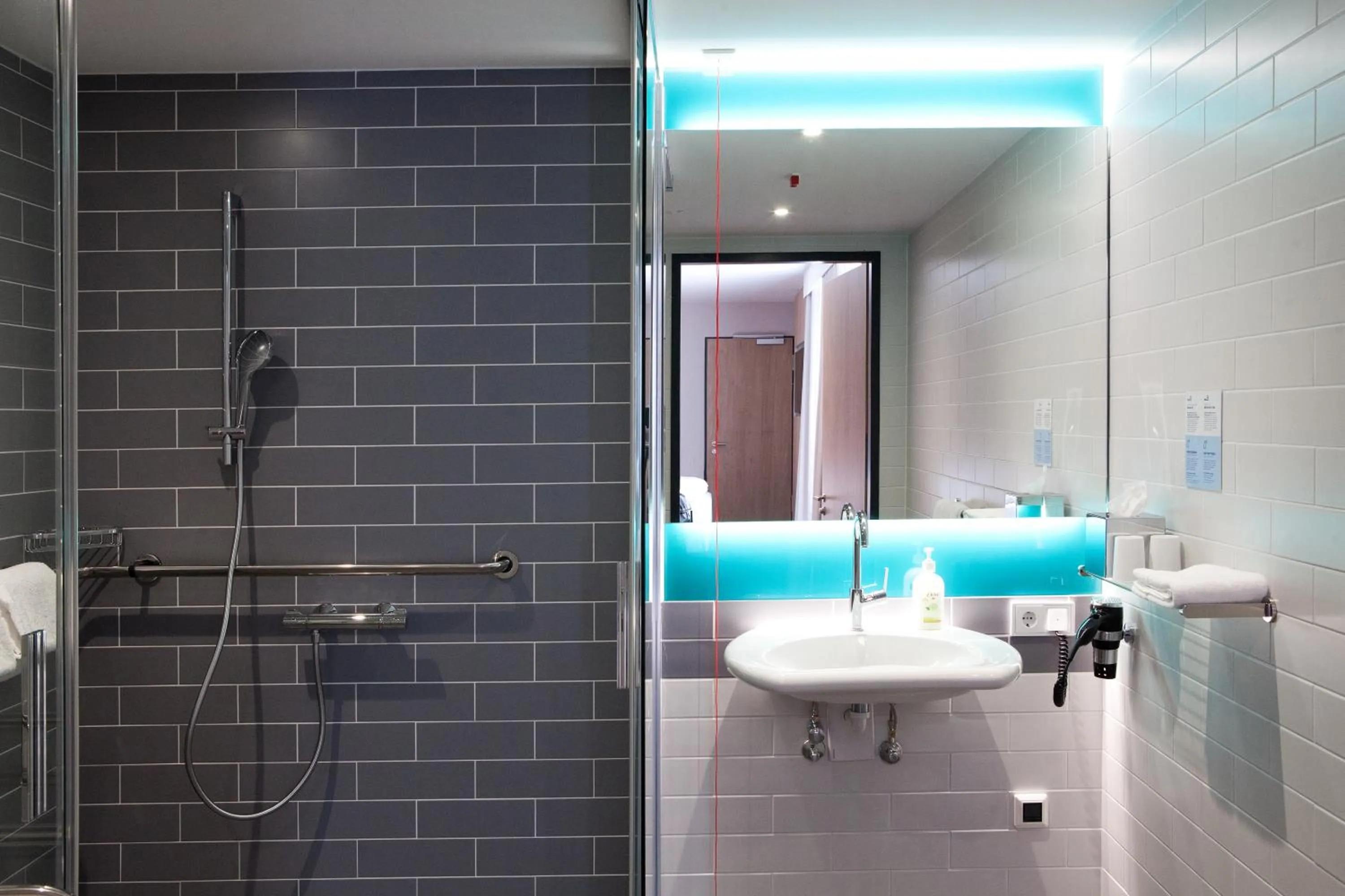 Shower in Holiday Inn Express - Saarbrücken by IHG