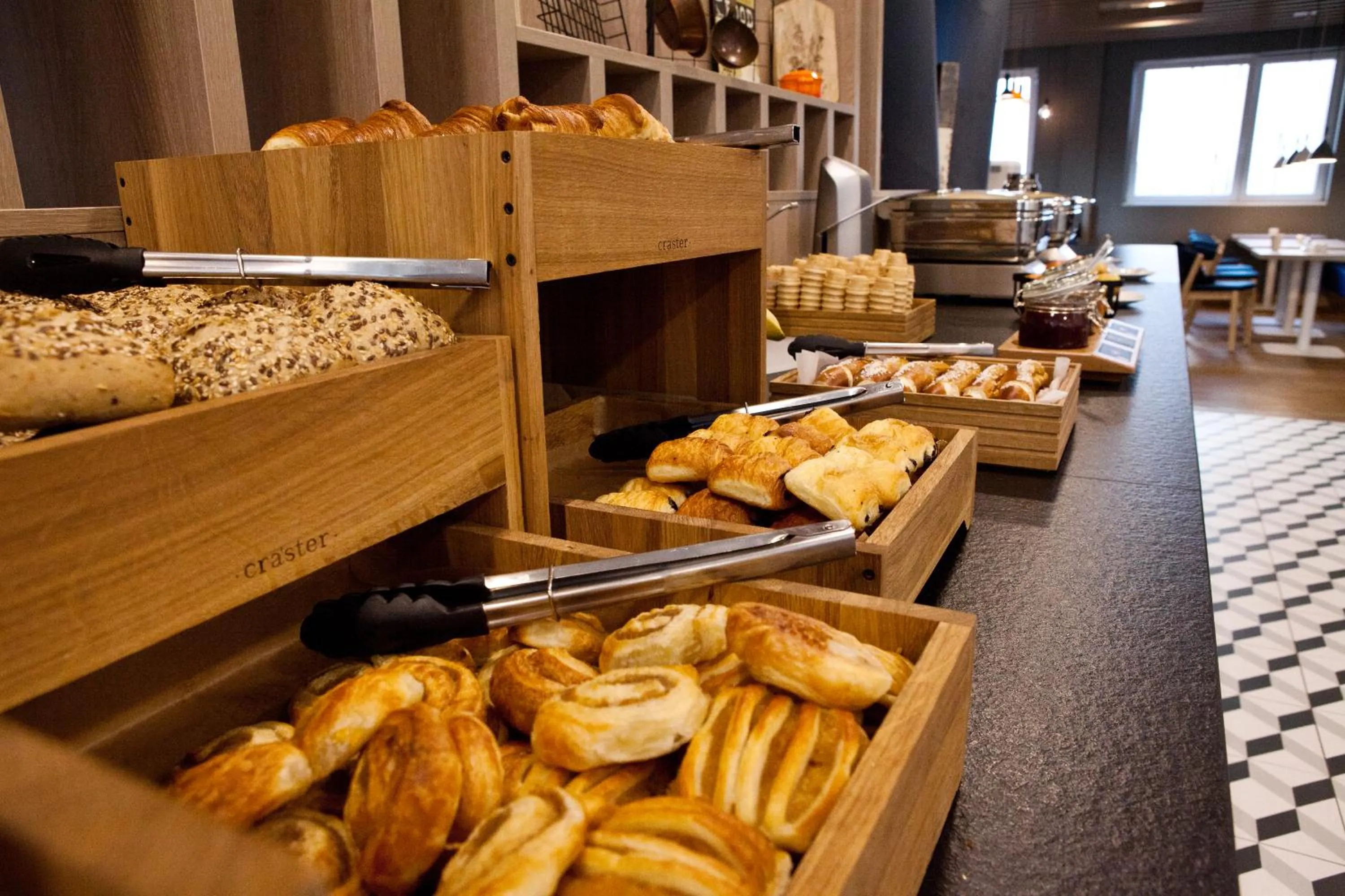 Food and drinks in Holiday Inn Express - Saarbrücken by IHG