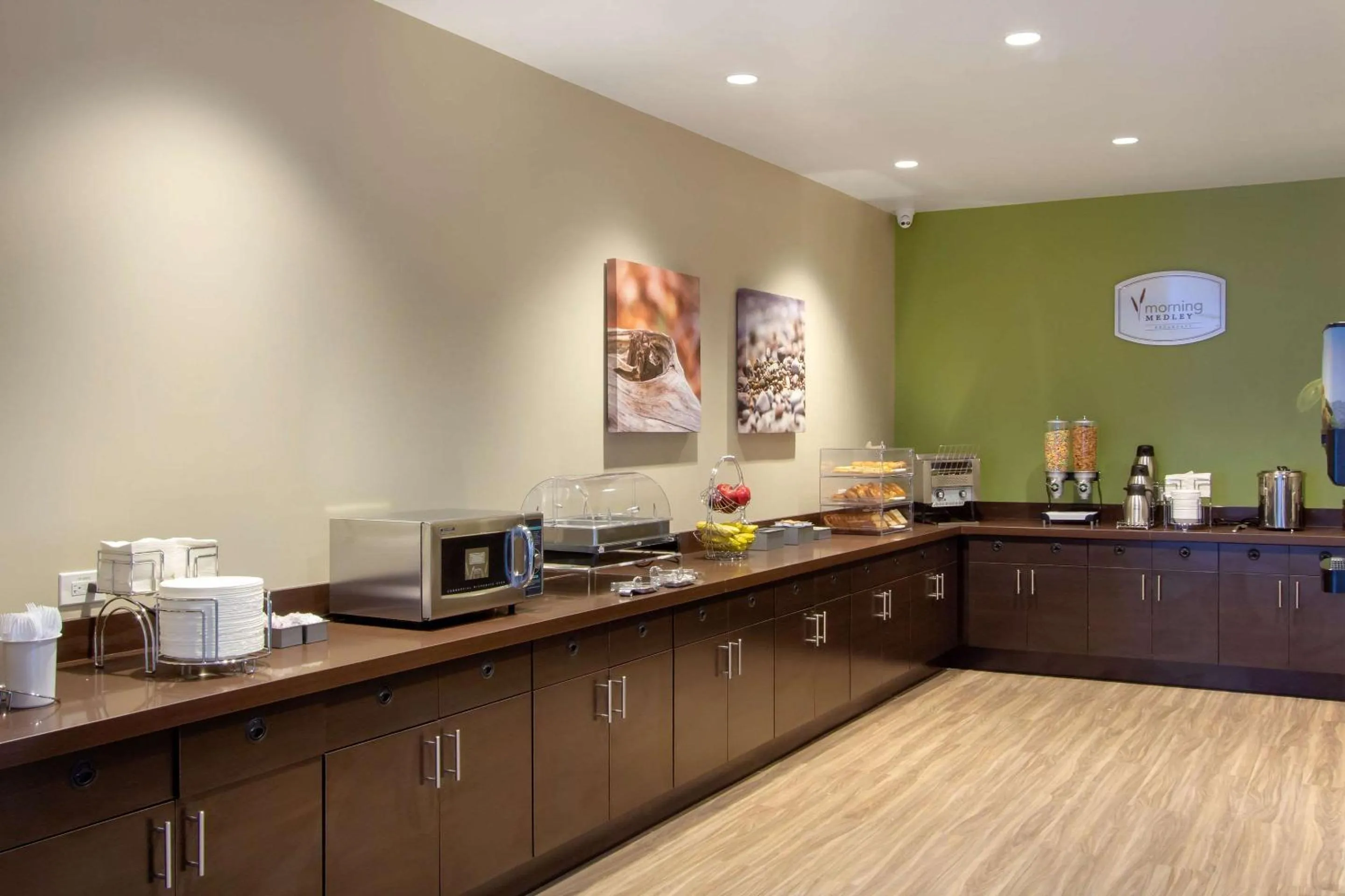 Restaurant/places to eat in Sleep Inn & Suites Tampa South