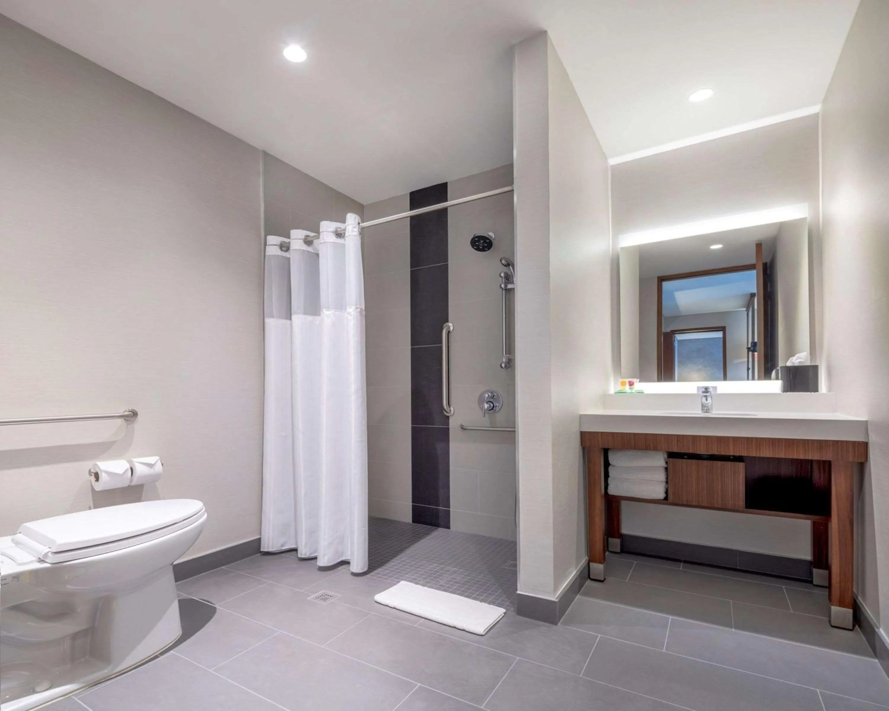 Bathroom in Hyatt Place Bogota Convention Center