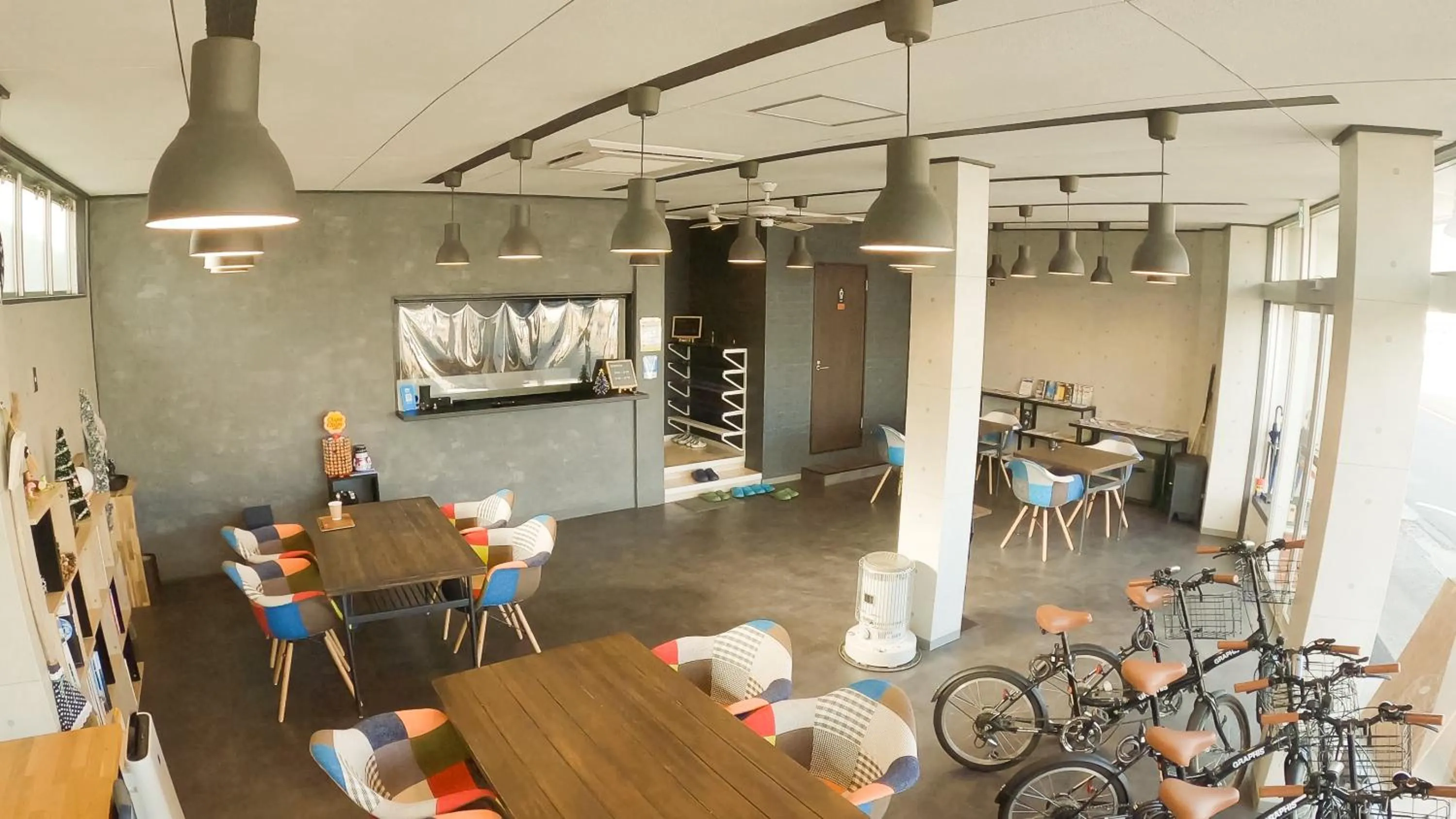 Communal lounge/ TV room in Fuji Guest House Ao