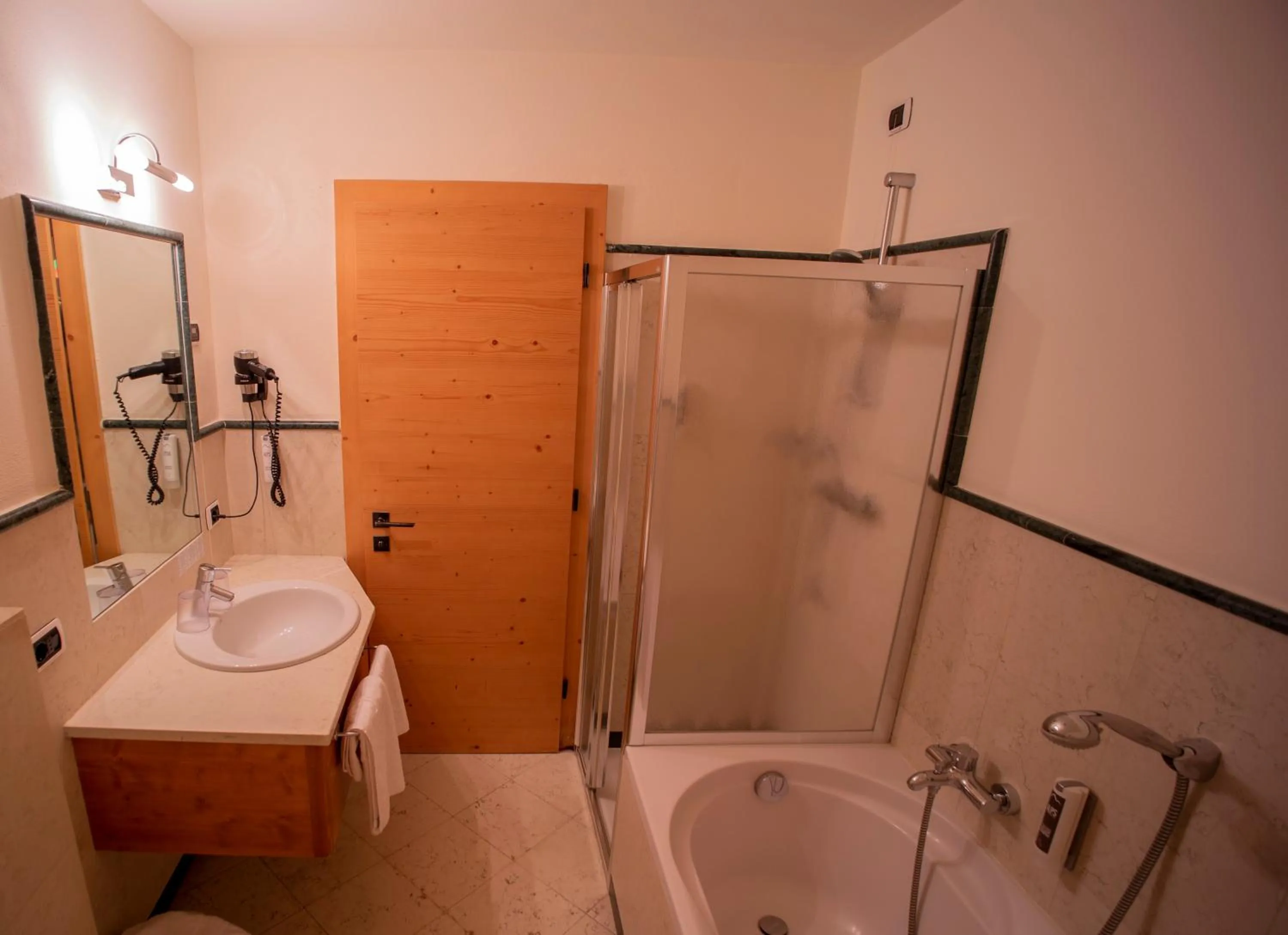 Shower in Hotel Touring