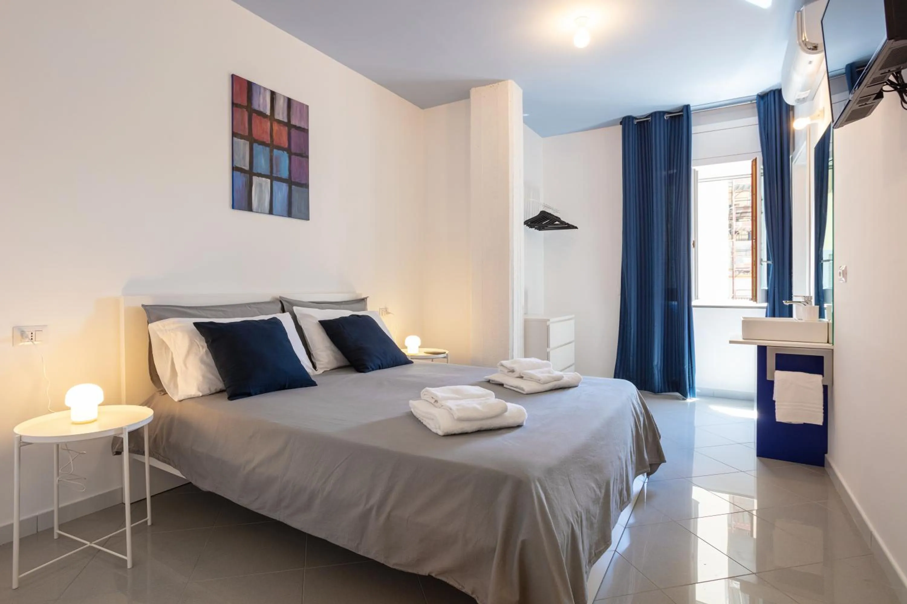 Photo of the whole room, Bed in Nesea