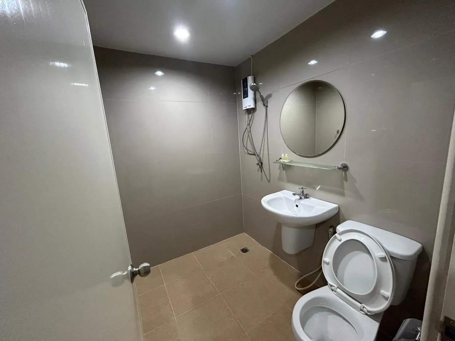 Shower in Bordin Hotel