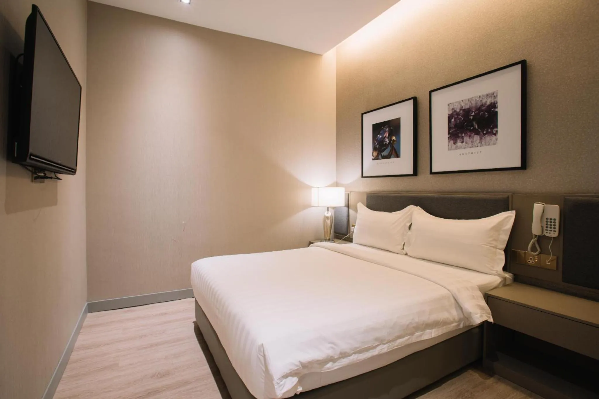 Photo of the whole room, Bed in De Cyber Boutique Hotel