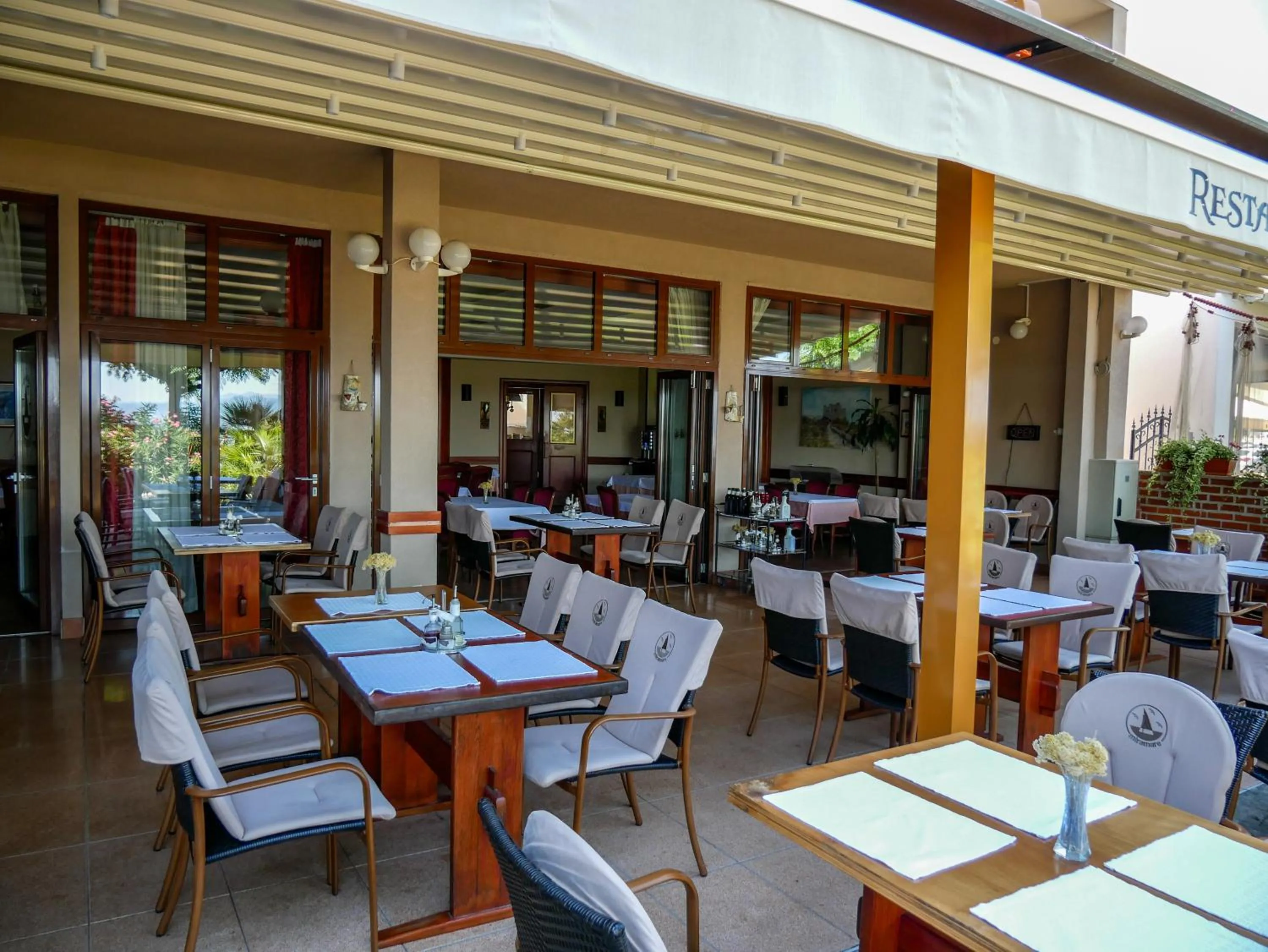 Restaurant/places to eat in Hotel Miramare