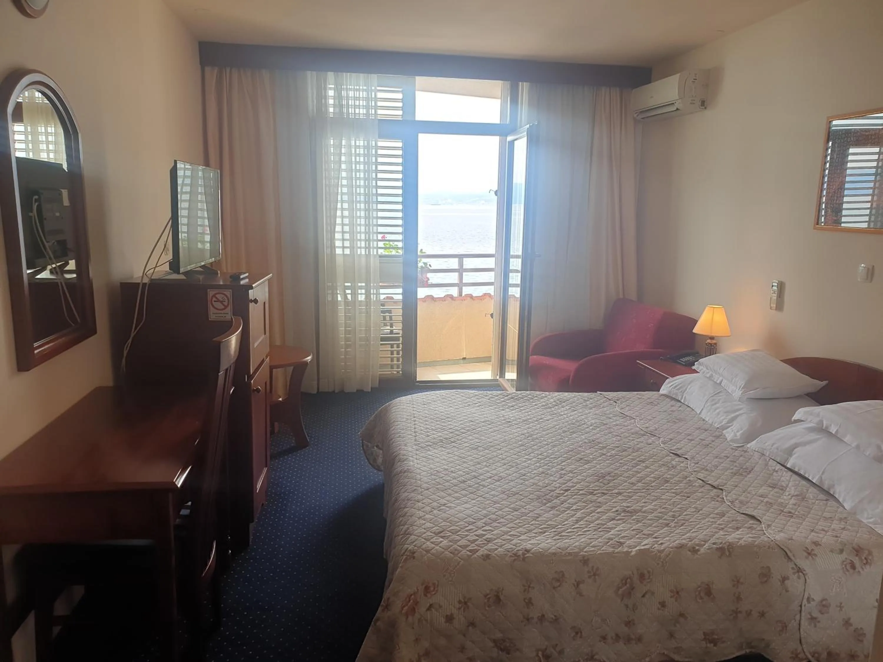 Photo of the whole room, Bed in Hotel Miramare