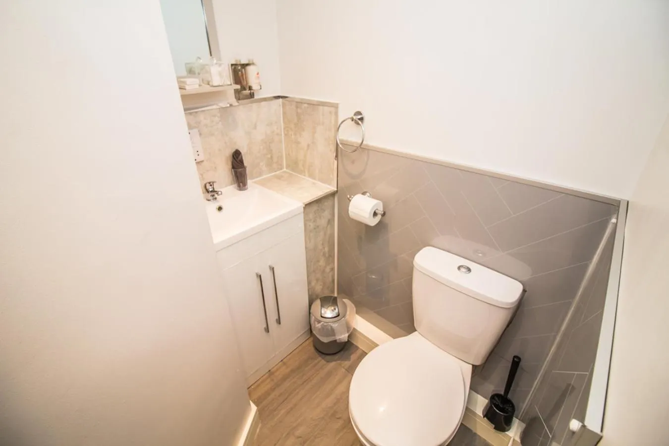 Bathroom in The Saxon Inn