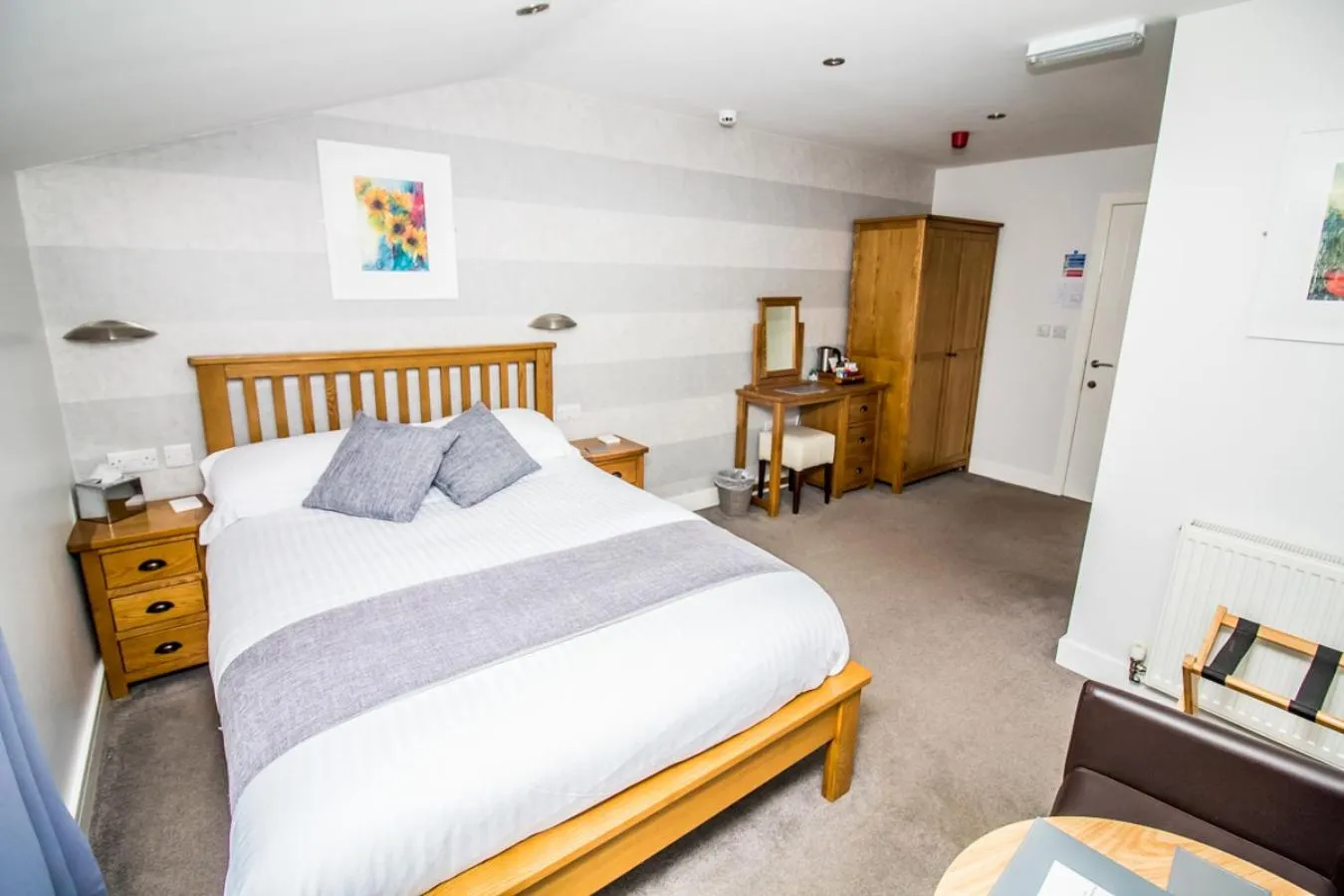 Bedroom, Bed in The Saxon Inn