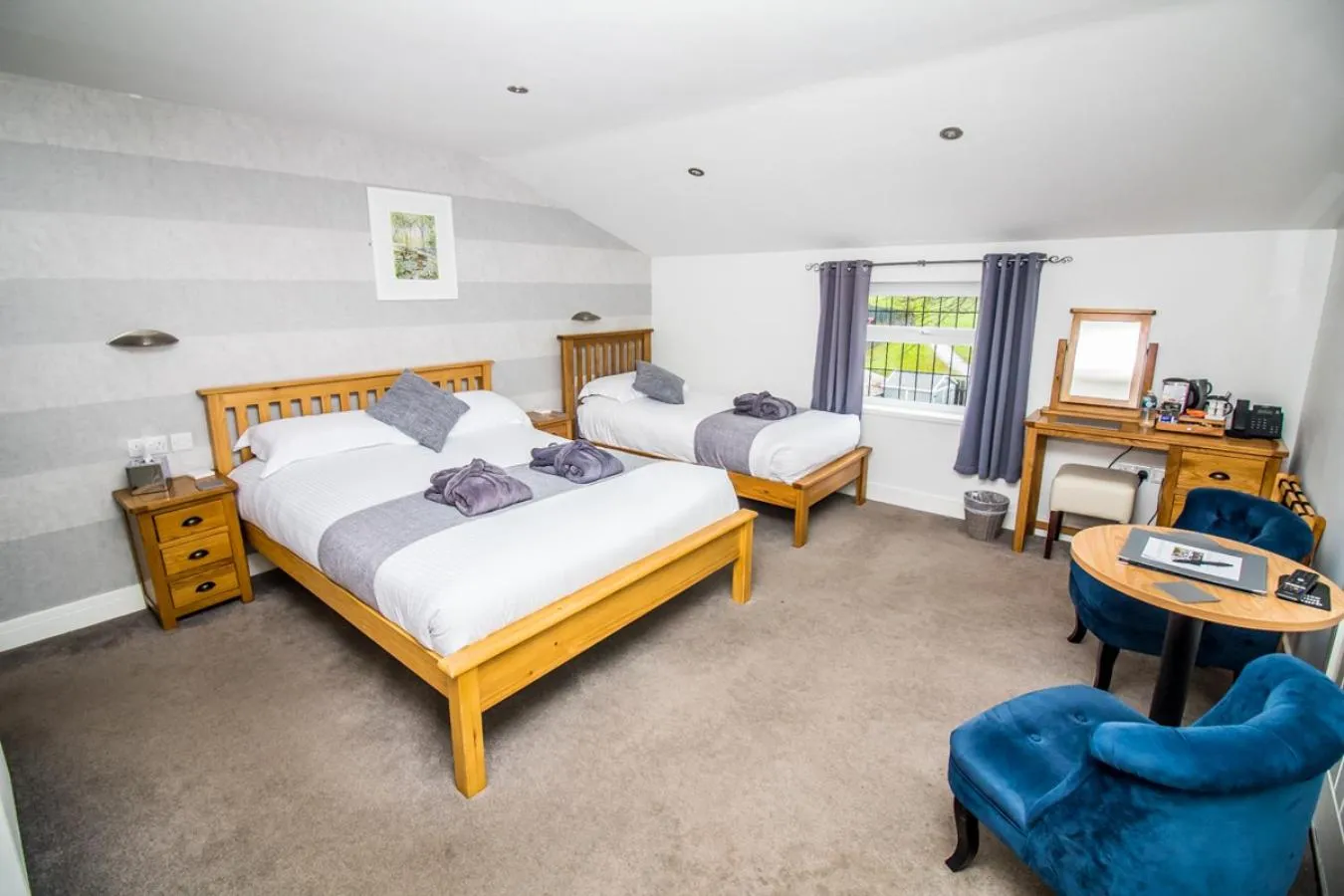 Bedroom, Bed in The Saxon Inn