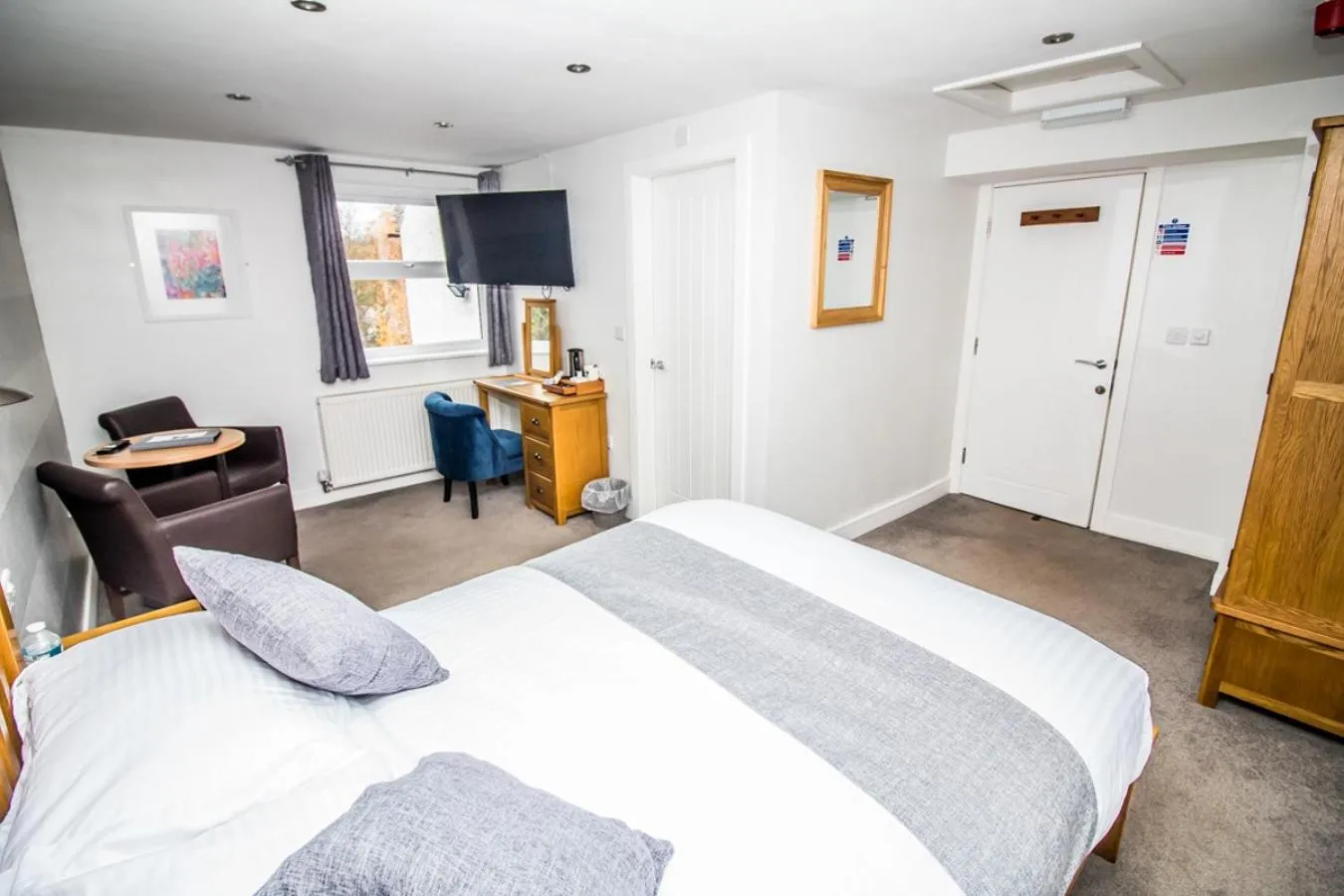 Bedroom, Bed in The Saxon Inn