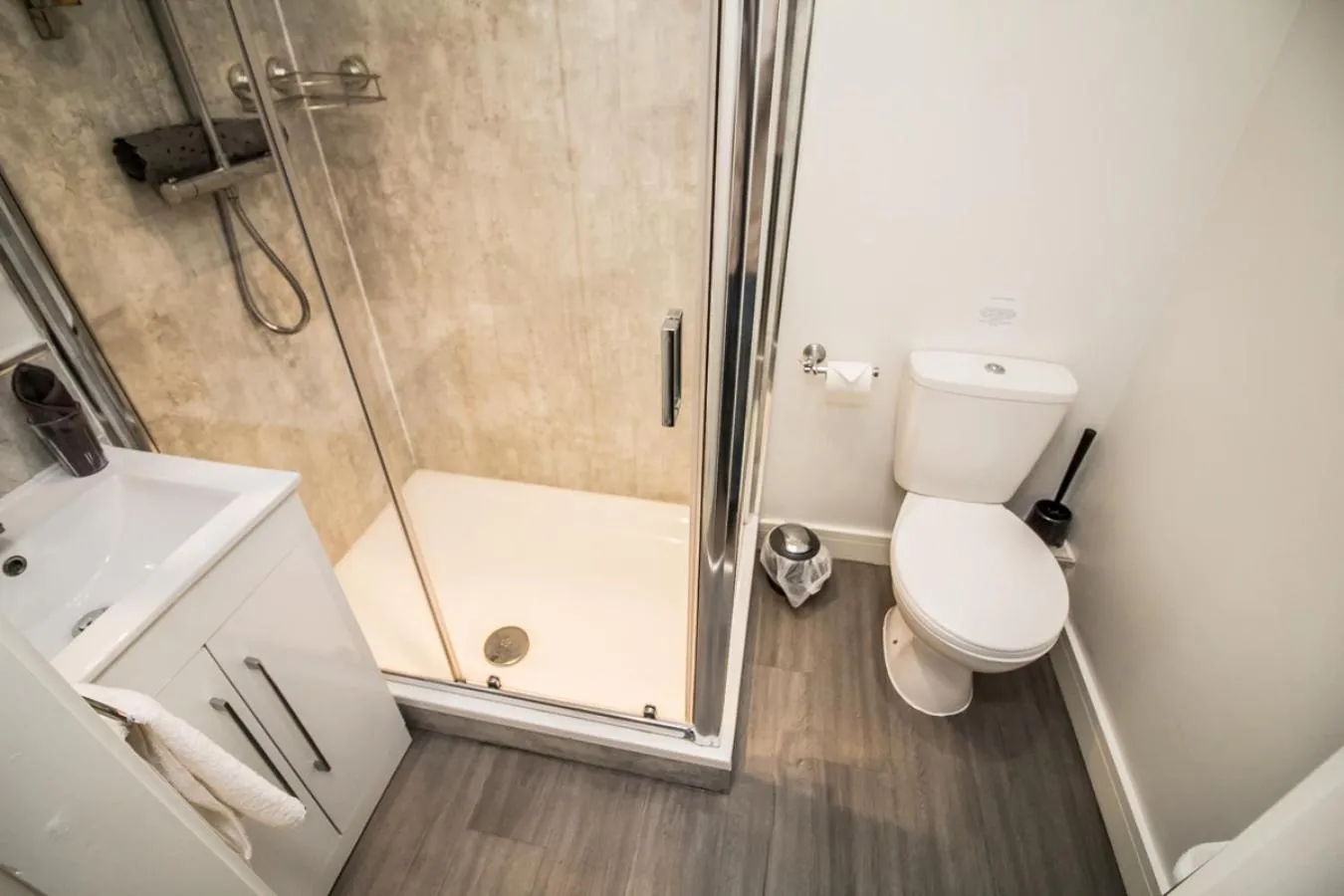 Shower in The Saxon Inn