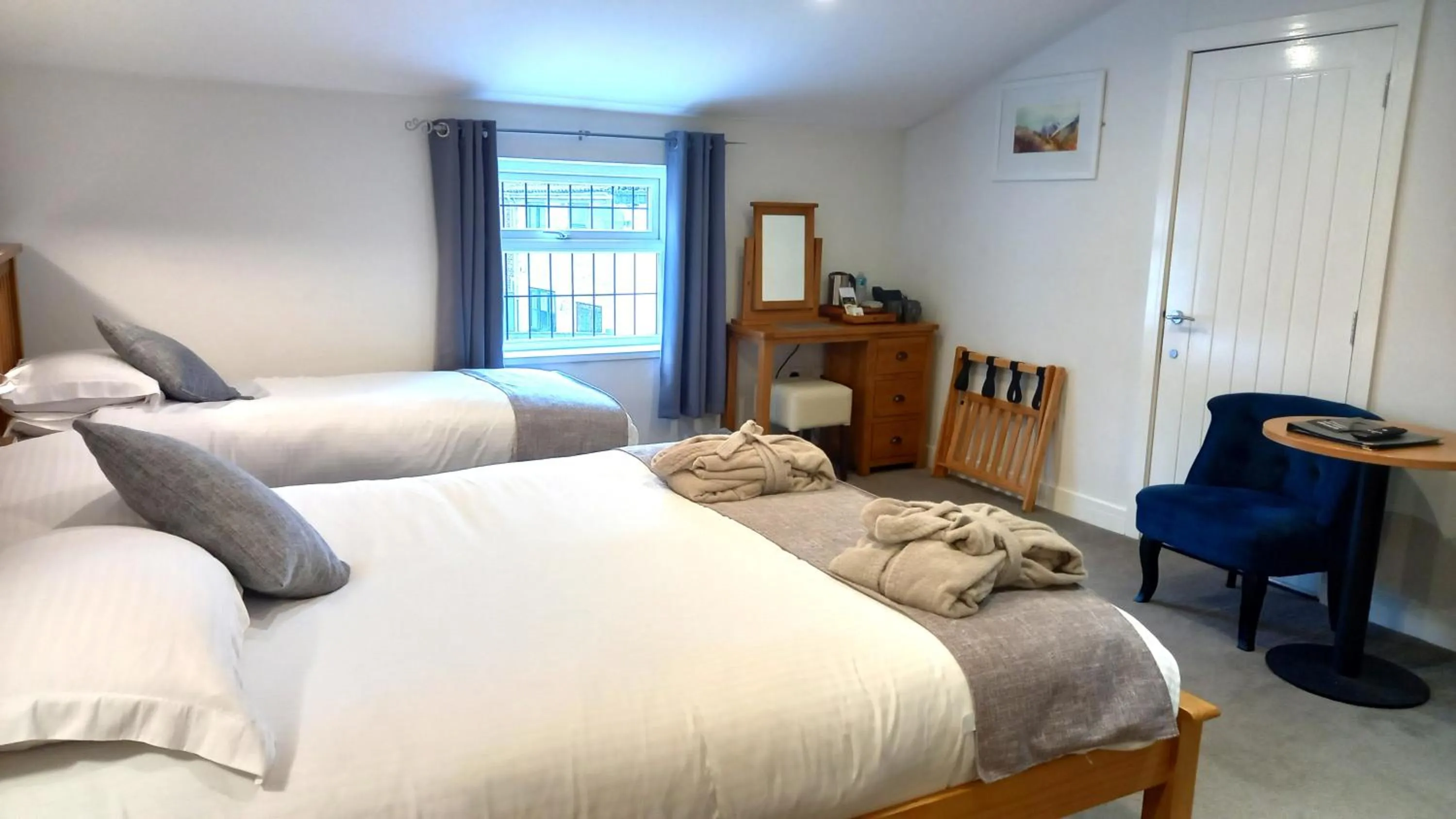 Bedroom, Bed in The Saxon Inn