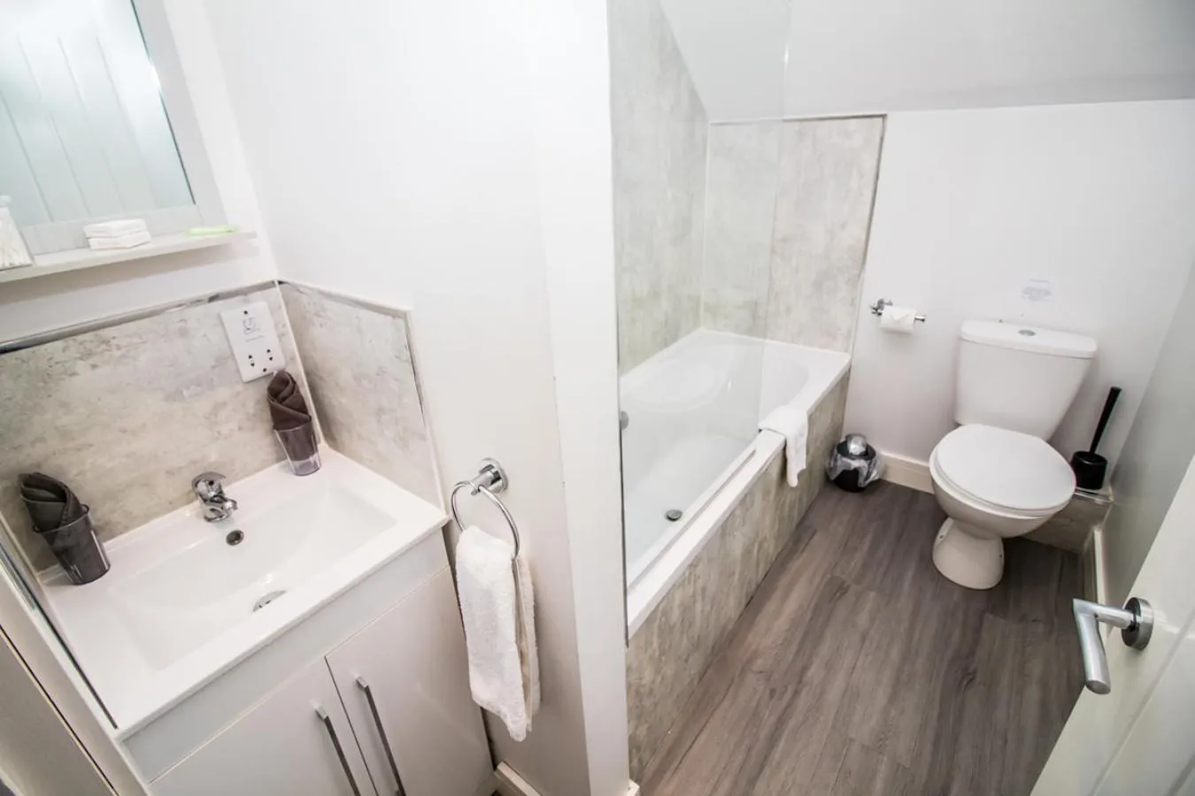 Bathroom in The Saxon Inn