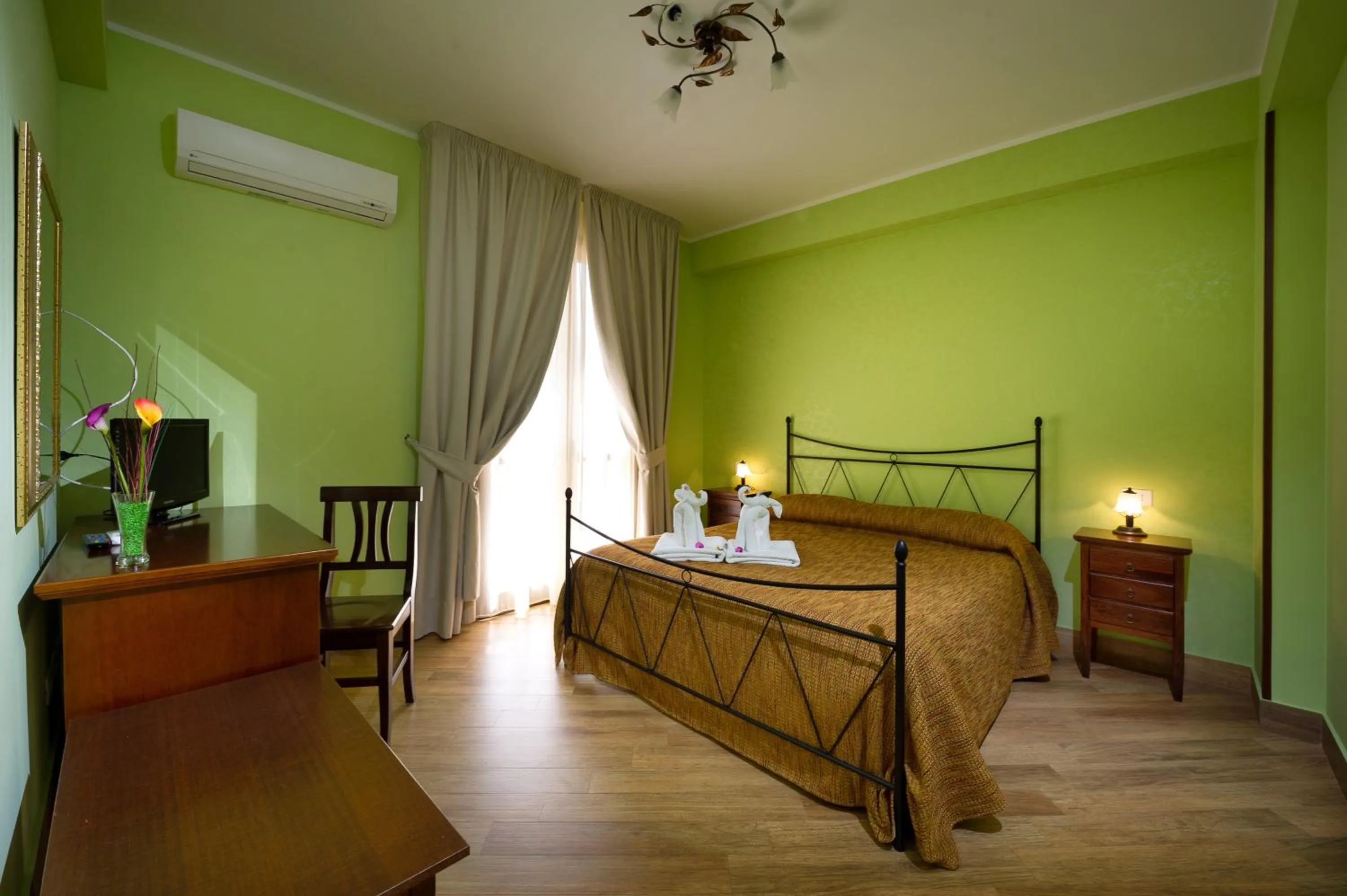 Photo of the whole room, Bed in Al Cantuccio