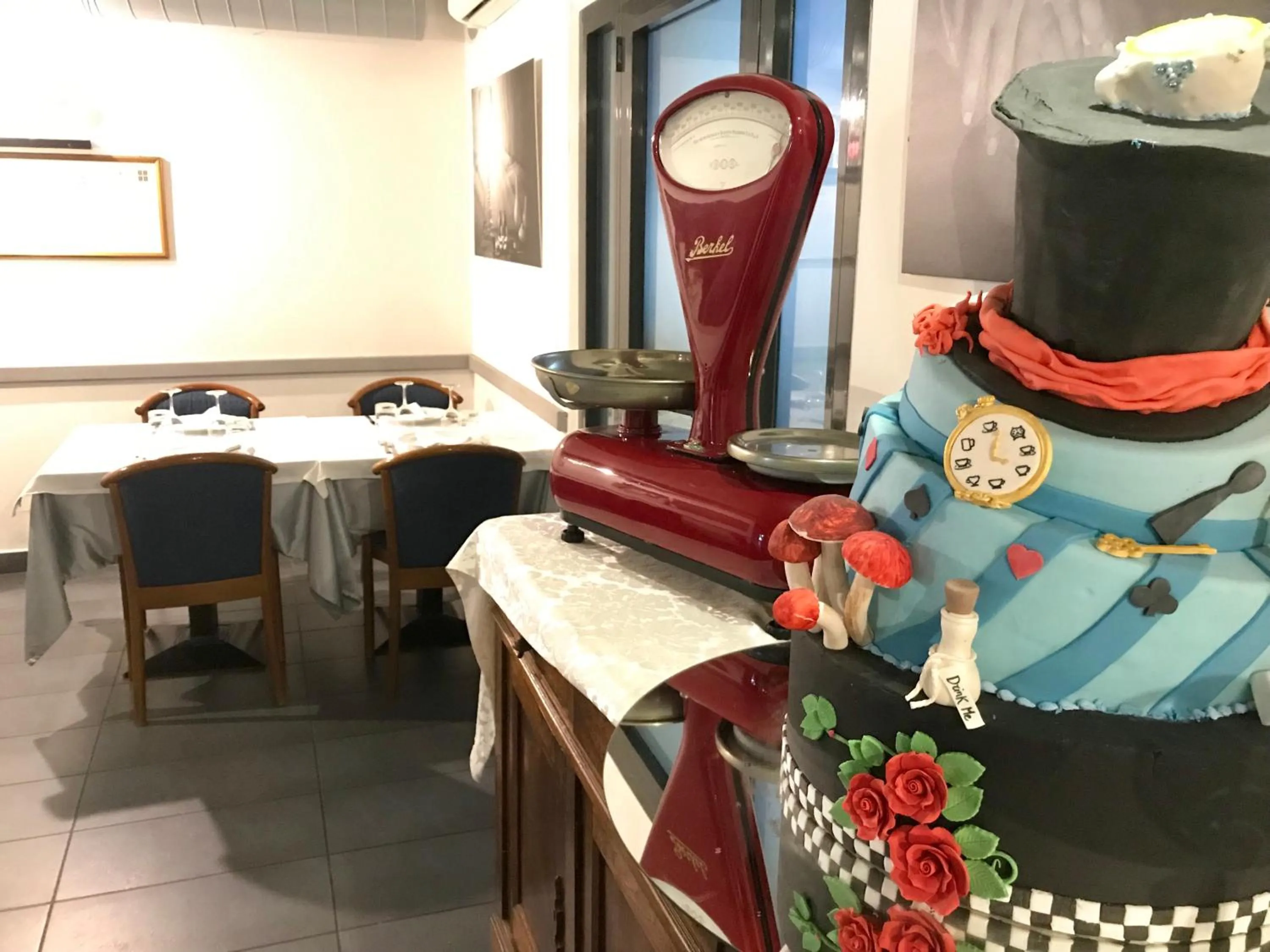 Food and drinks in taverna napoleone