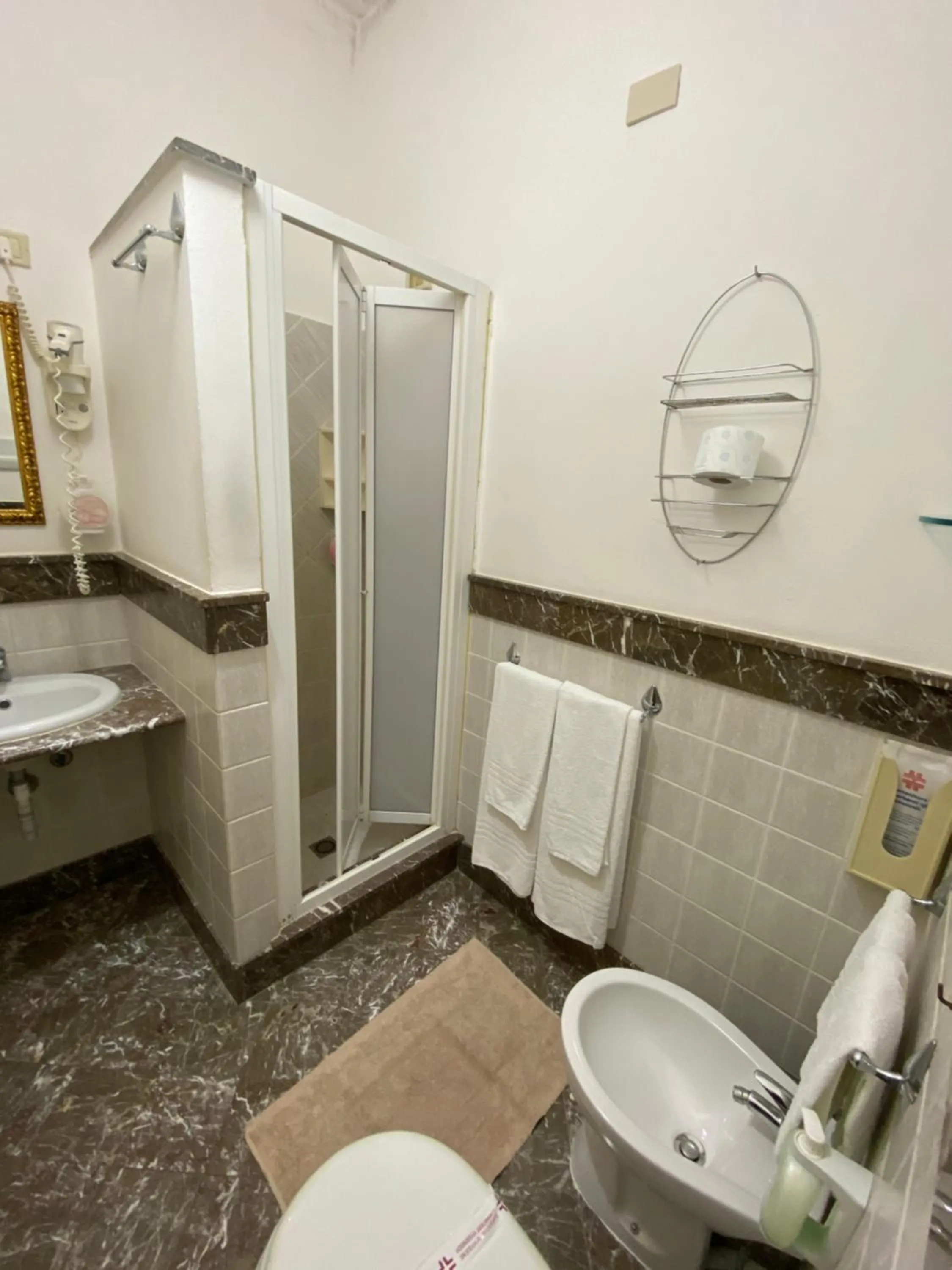 Shower in Hotel Mediterraneo