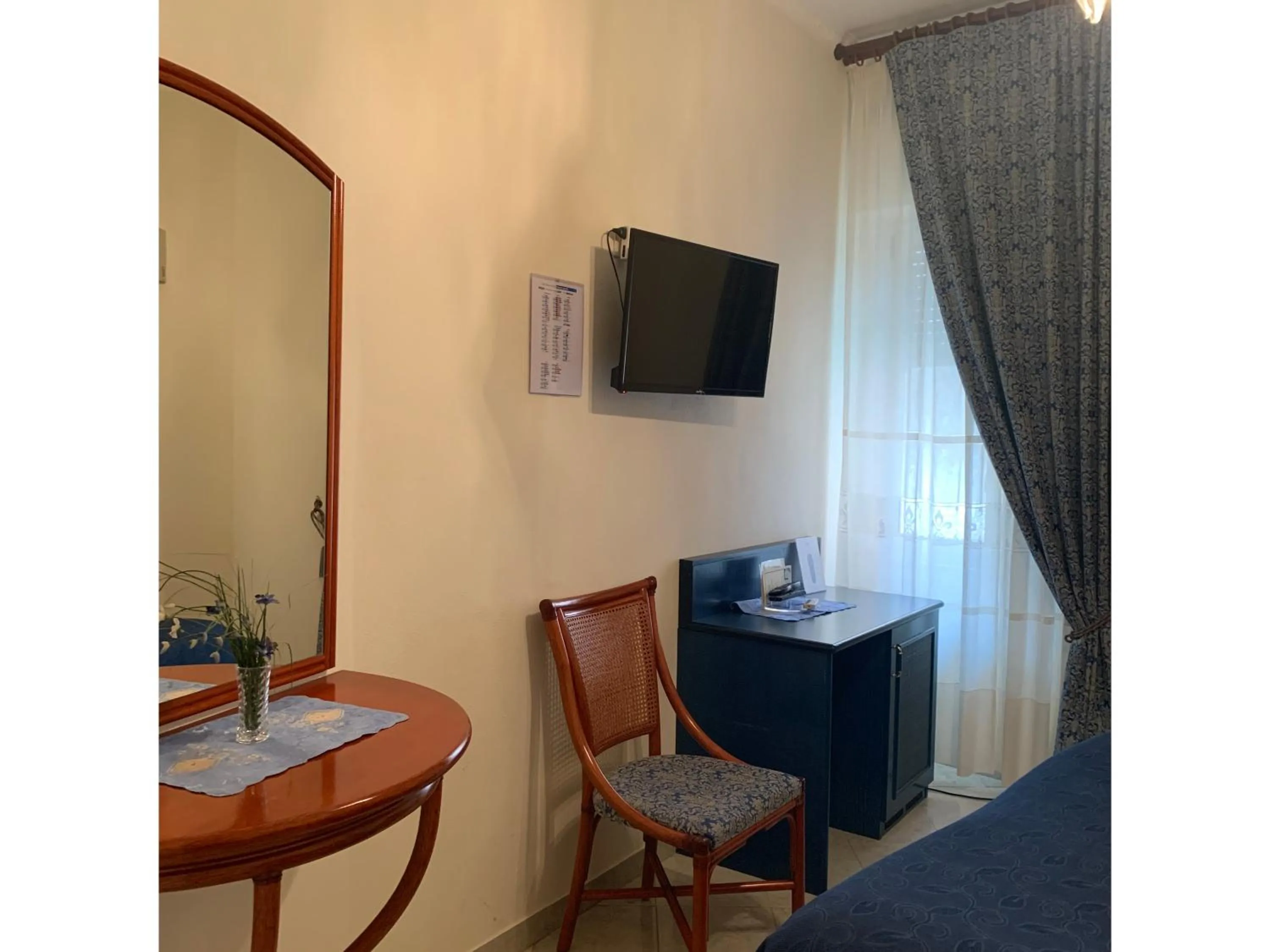 TV and multimedia in Hotel Mediterraneo