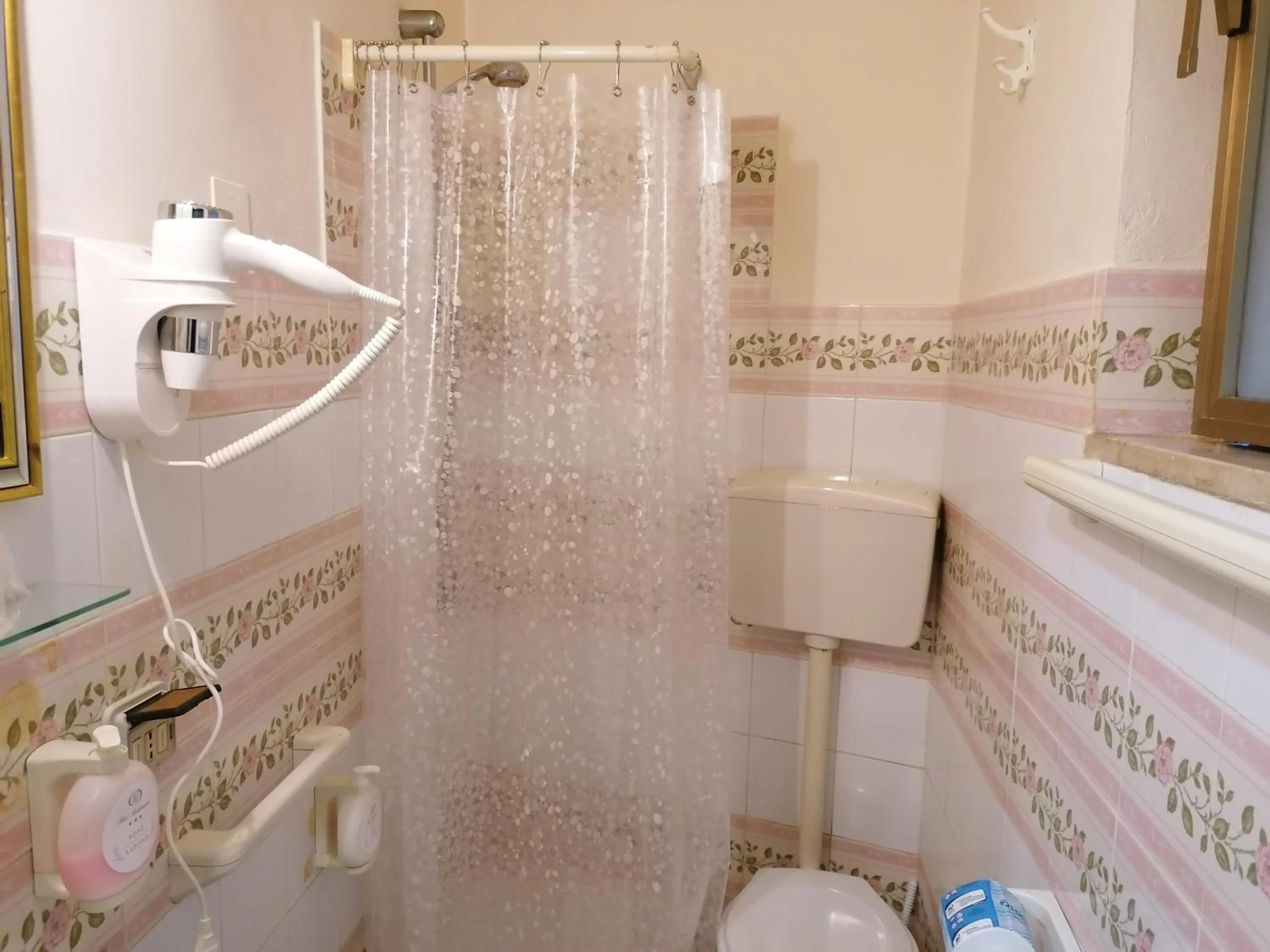 Bathroom in Hotel Mediterraneo