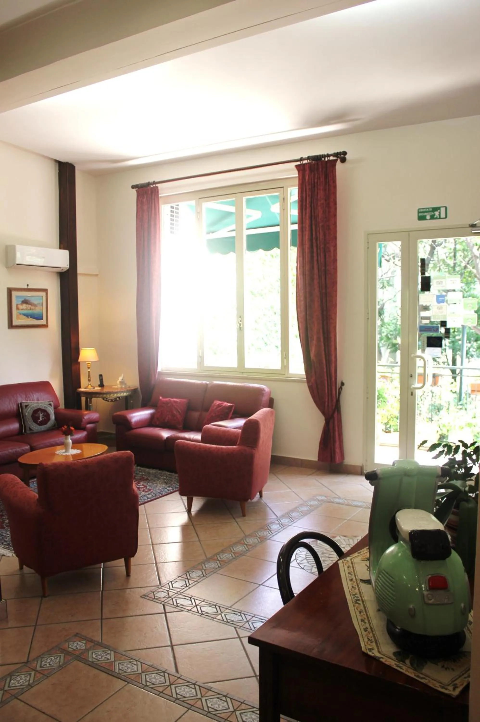 Facade/entrance in Hotel Mediterraneo