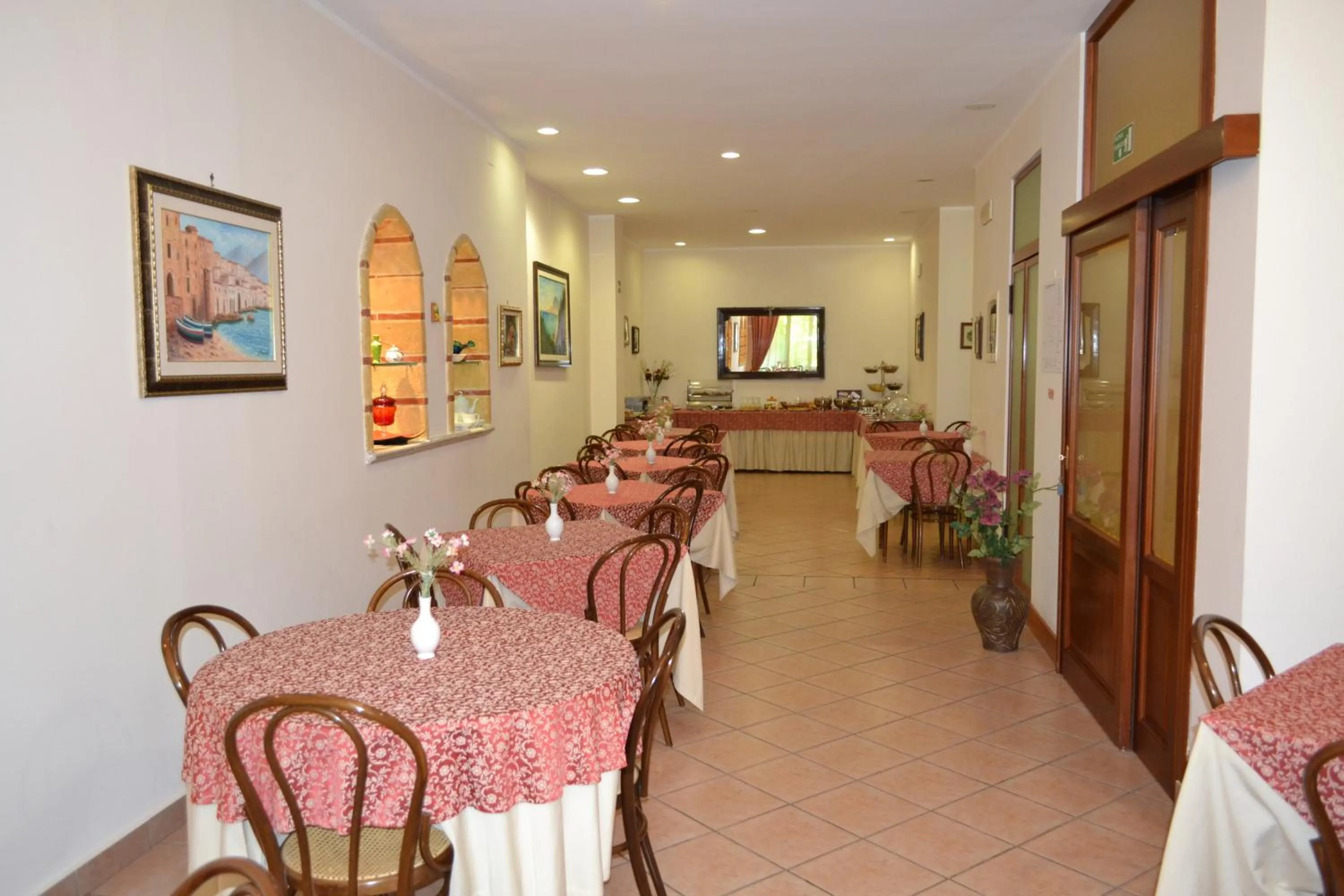 Restaurant/places to eat in Hotel Mediterraneo