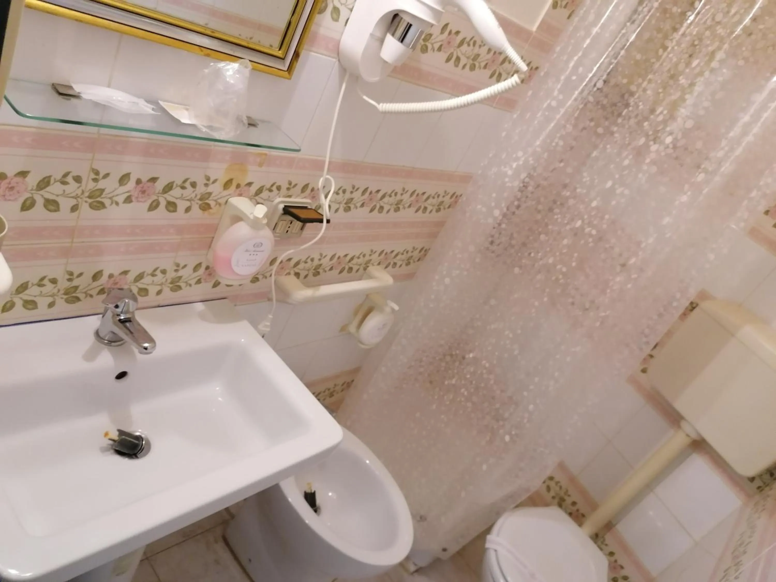 Bathroom in Hotel Mediterraneo