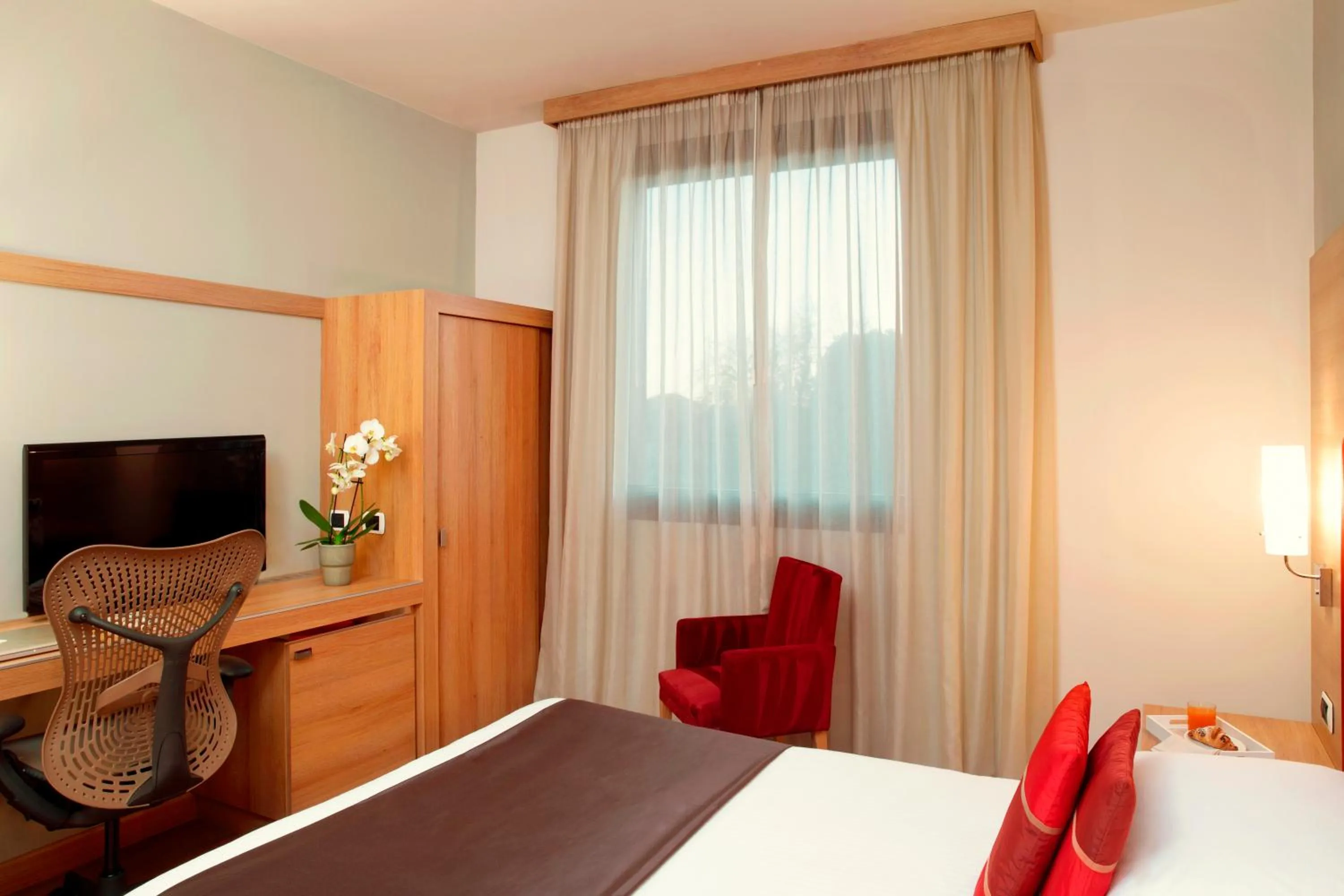 Bed in Zeus Essence Dolce by Wyndham Milan Malpensa